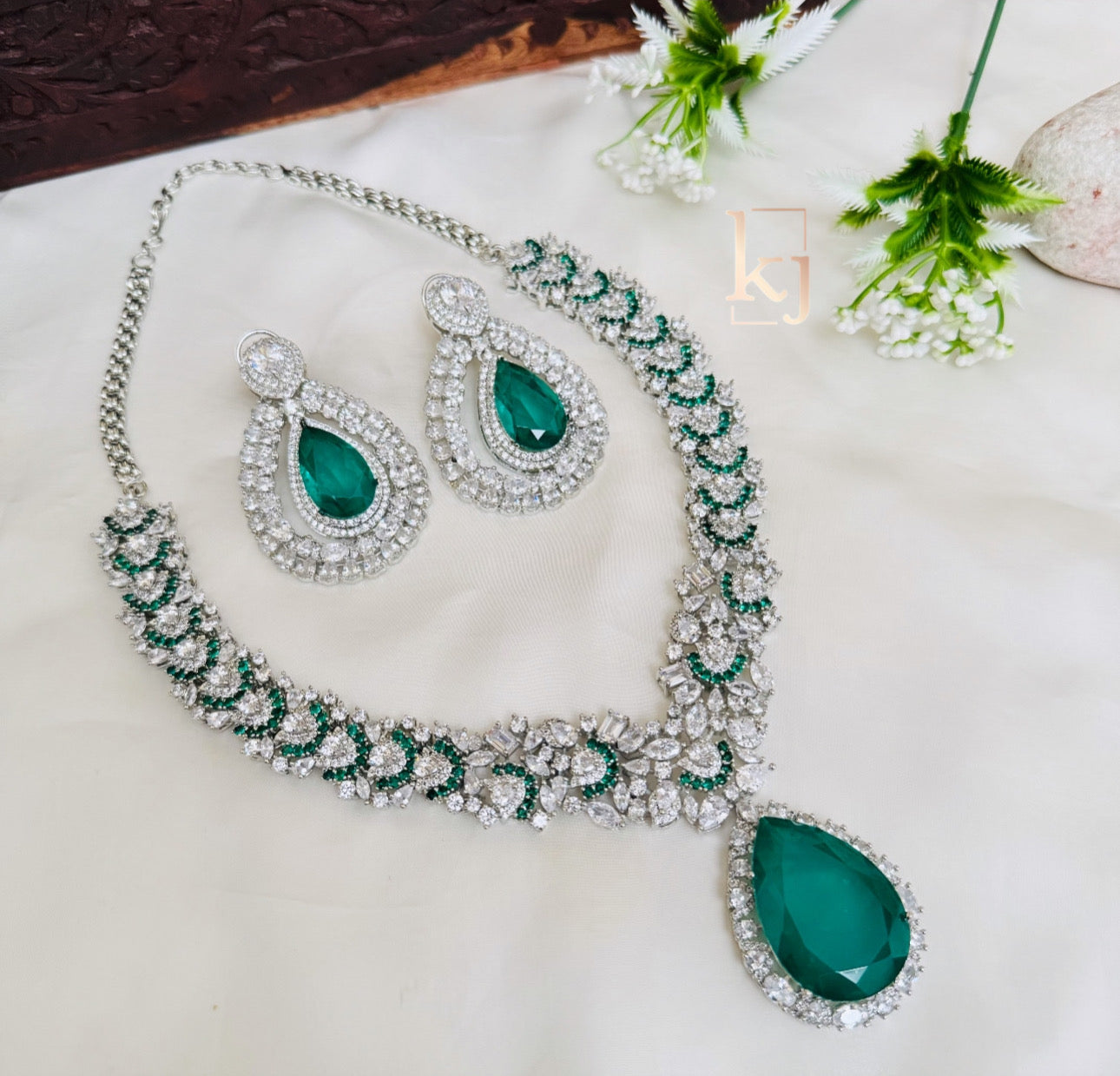 Ester necklace set