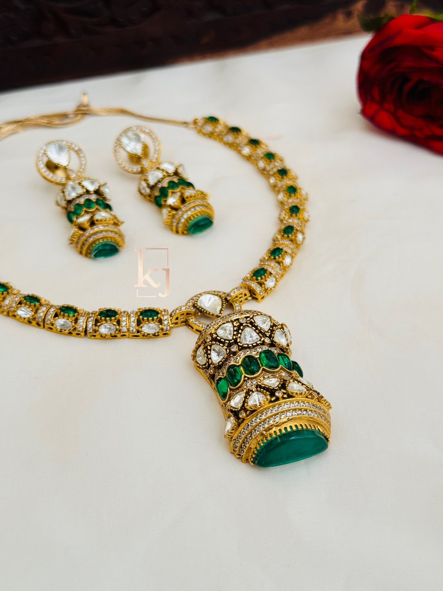 Freyja pendant set