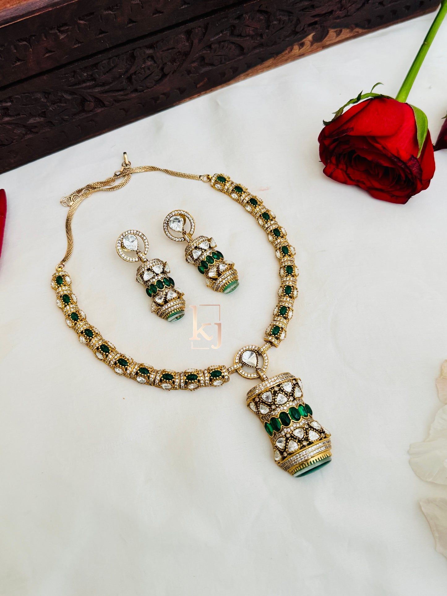 Freyja pendant set