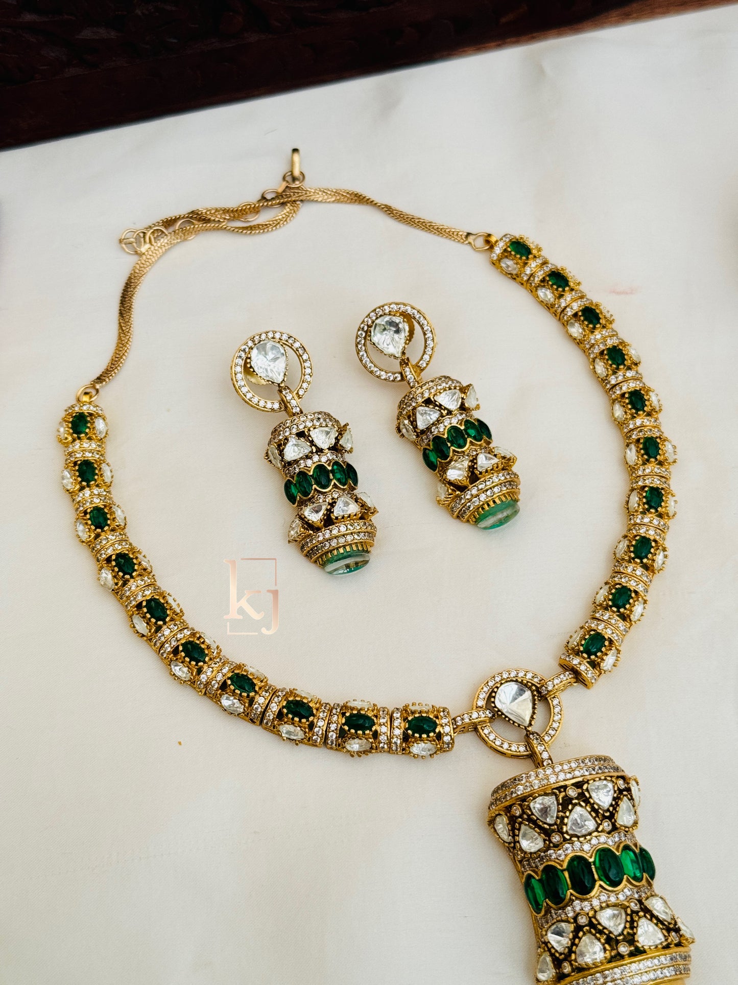 Freyja pendant set