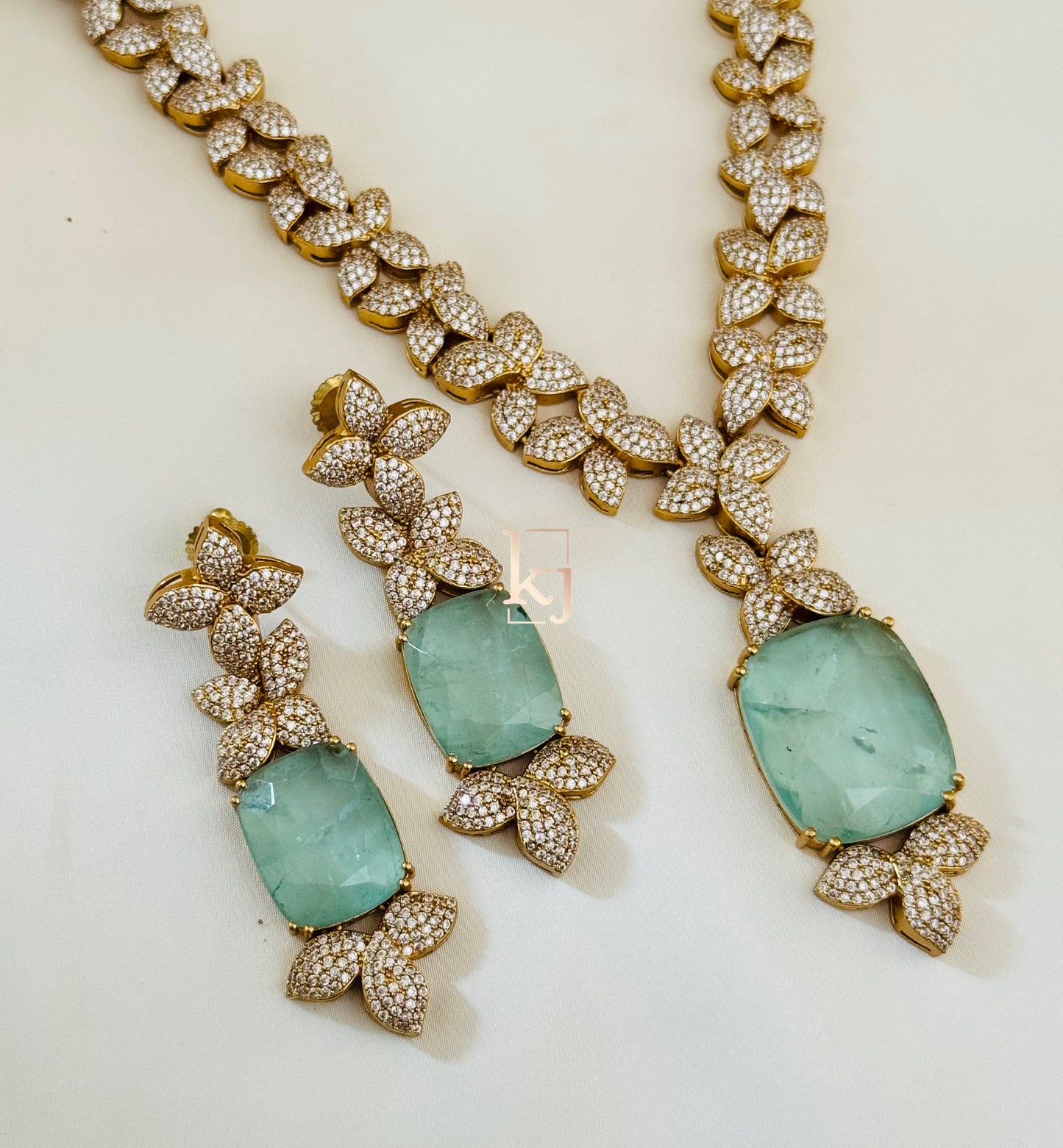 Ozira necklace set