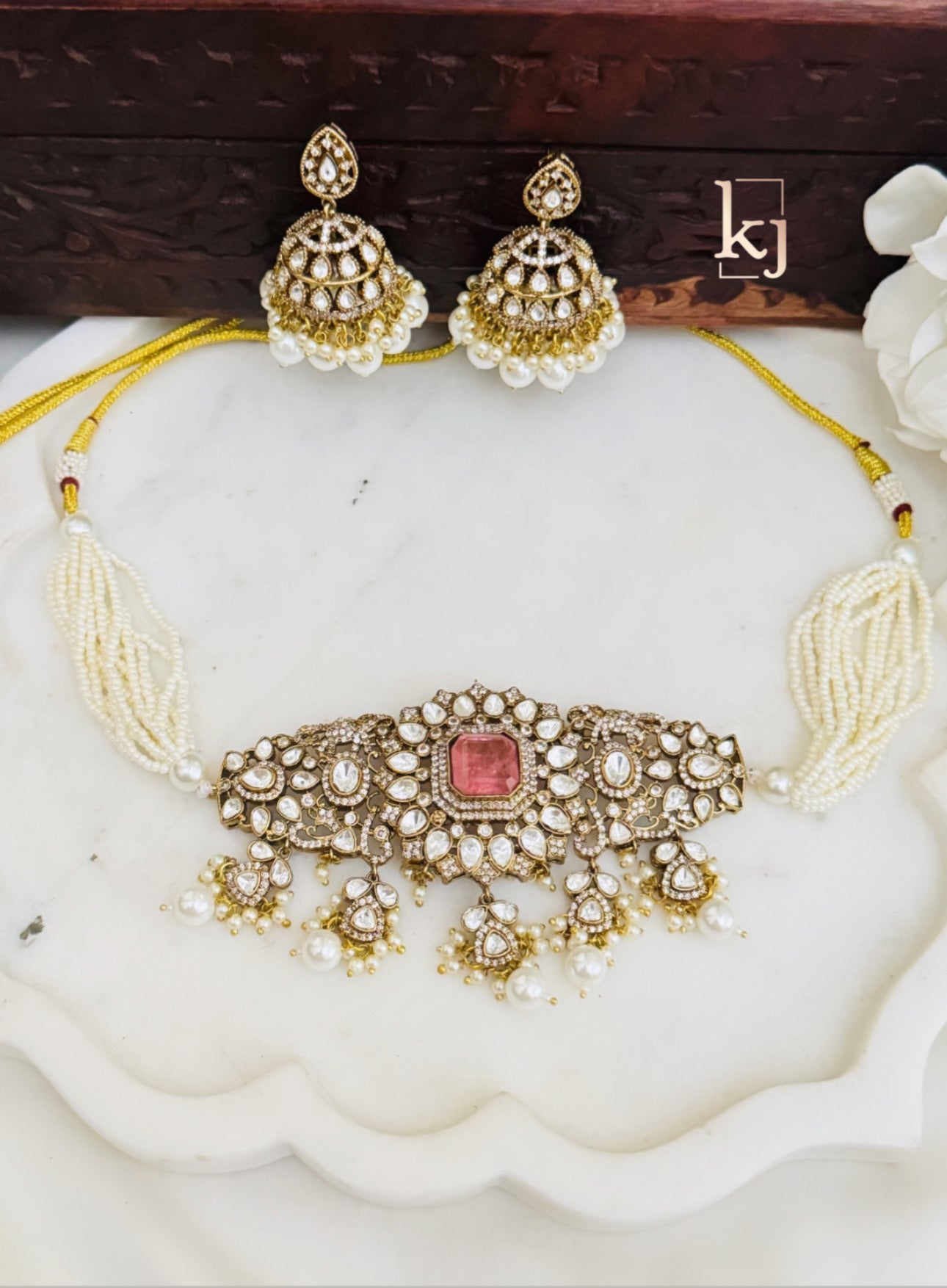 Amaira Choker set