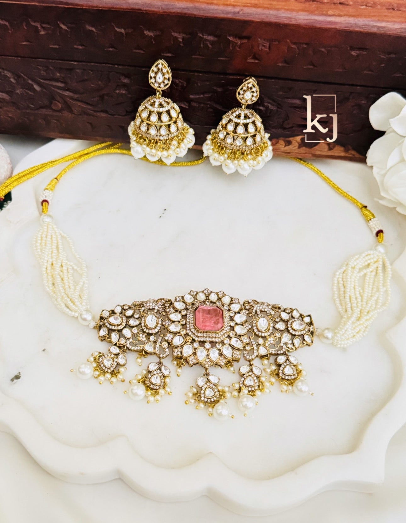 Amaira Choker set