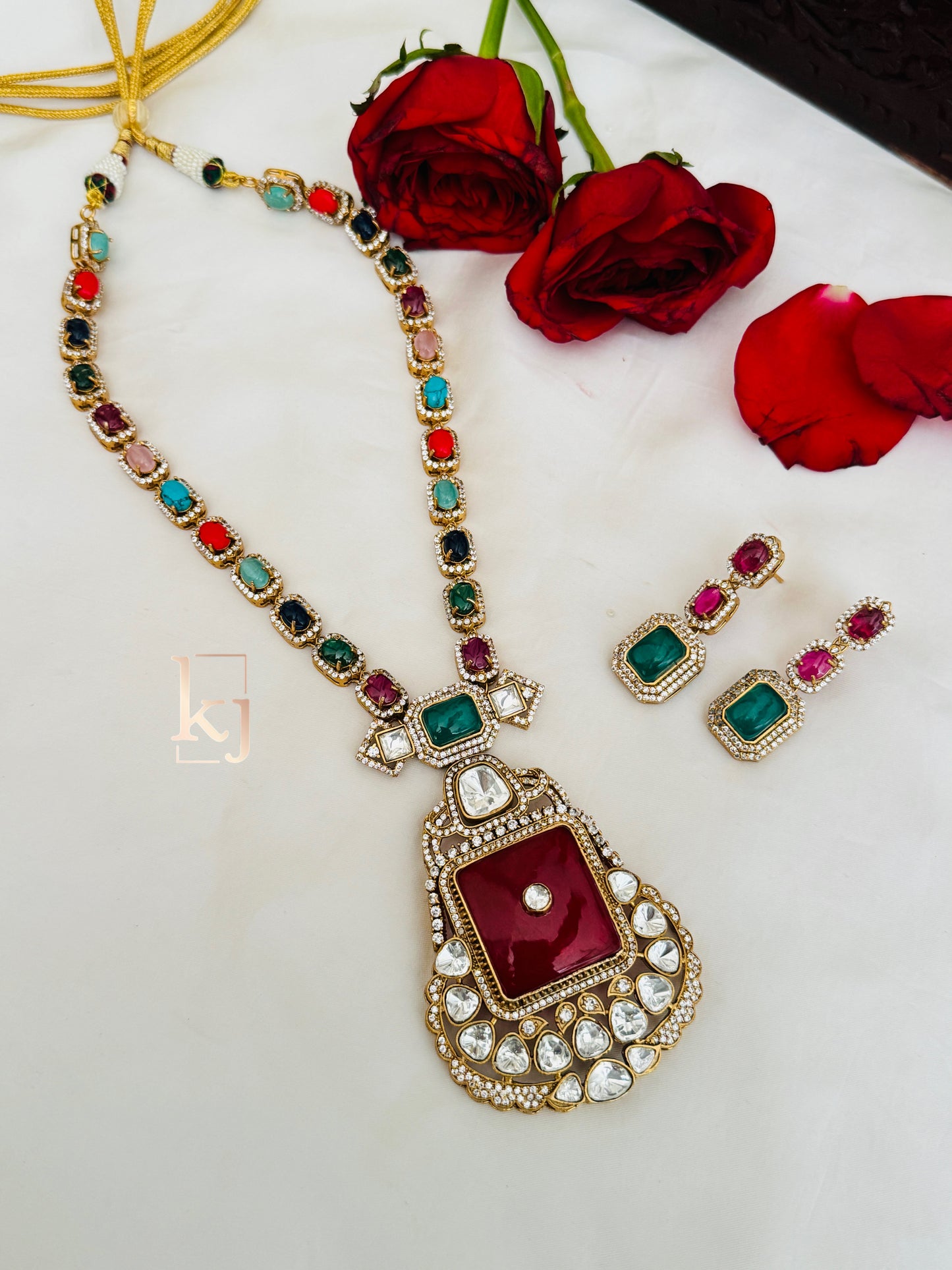 Leslie pendent set