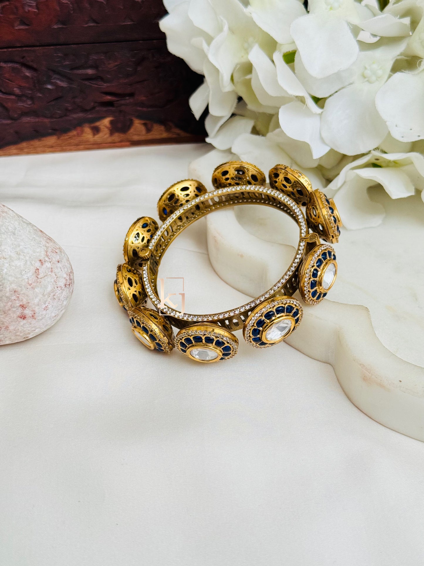 Lexie bangle kada single