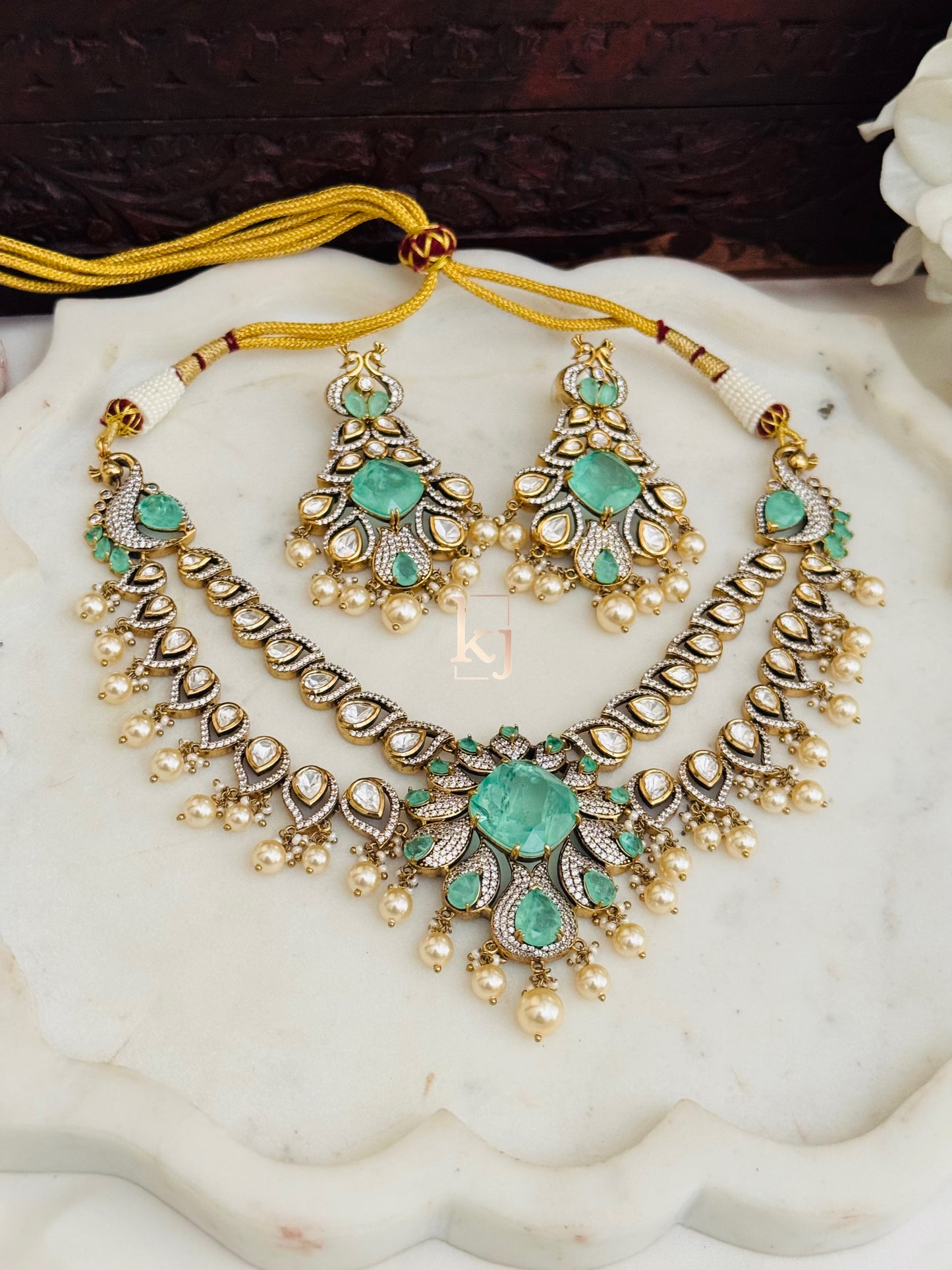 Cesetle necklace set