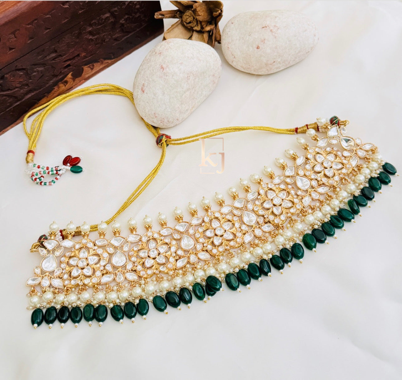 Viola choker set
