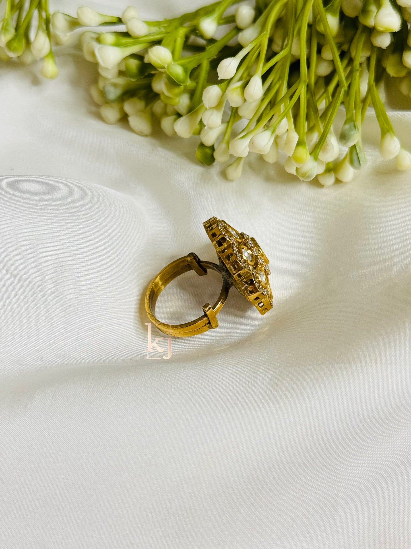 Bianca ring