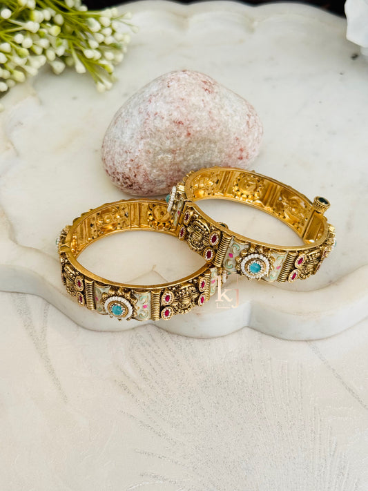 Nik bangle set
