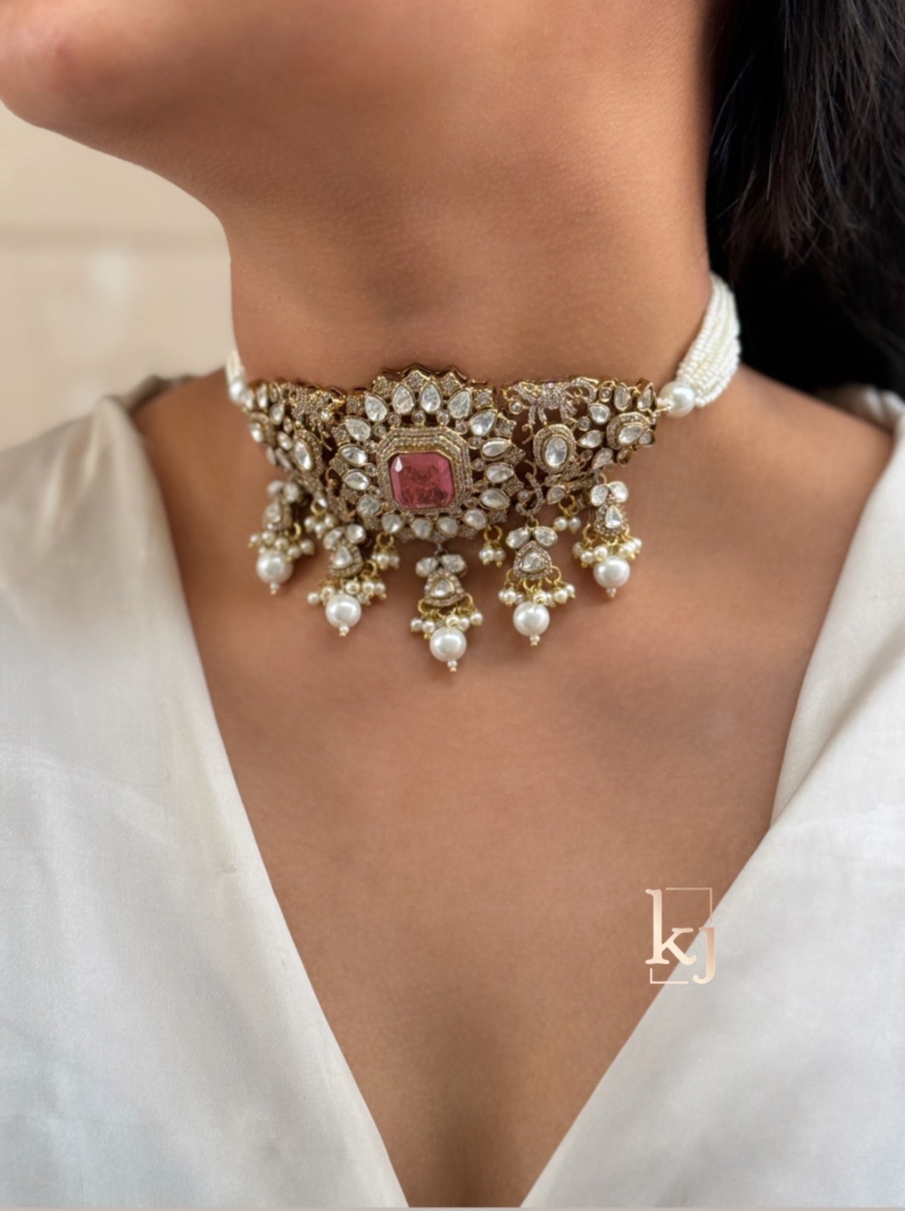 Amaira Choker set
