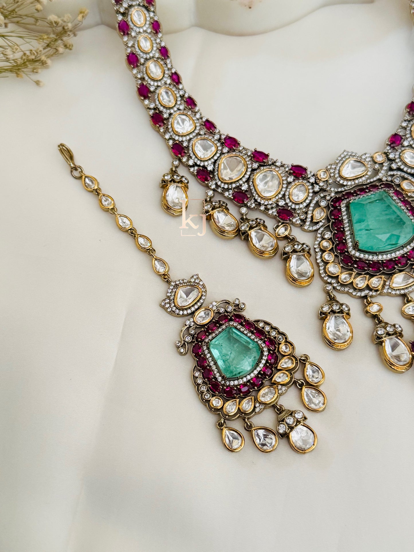 Leigh necklace set