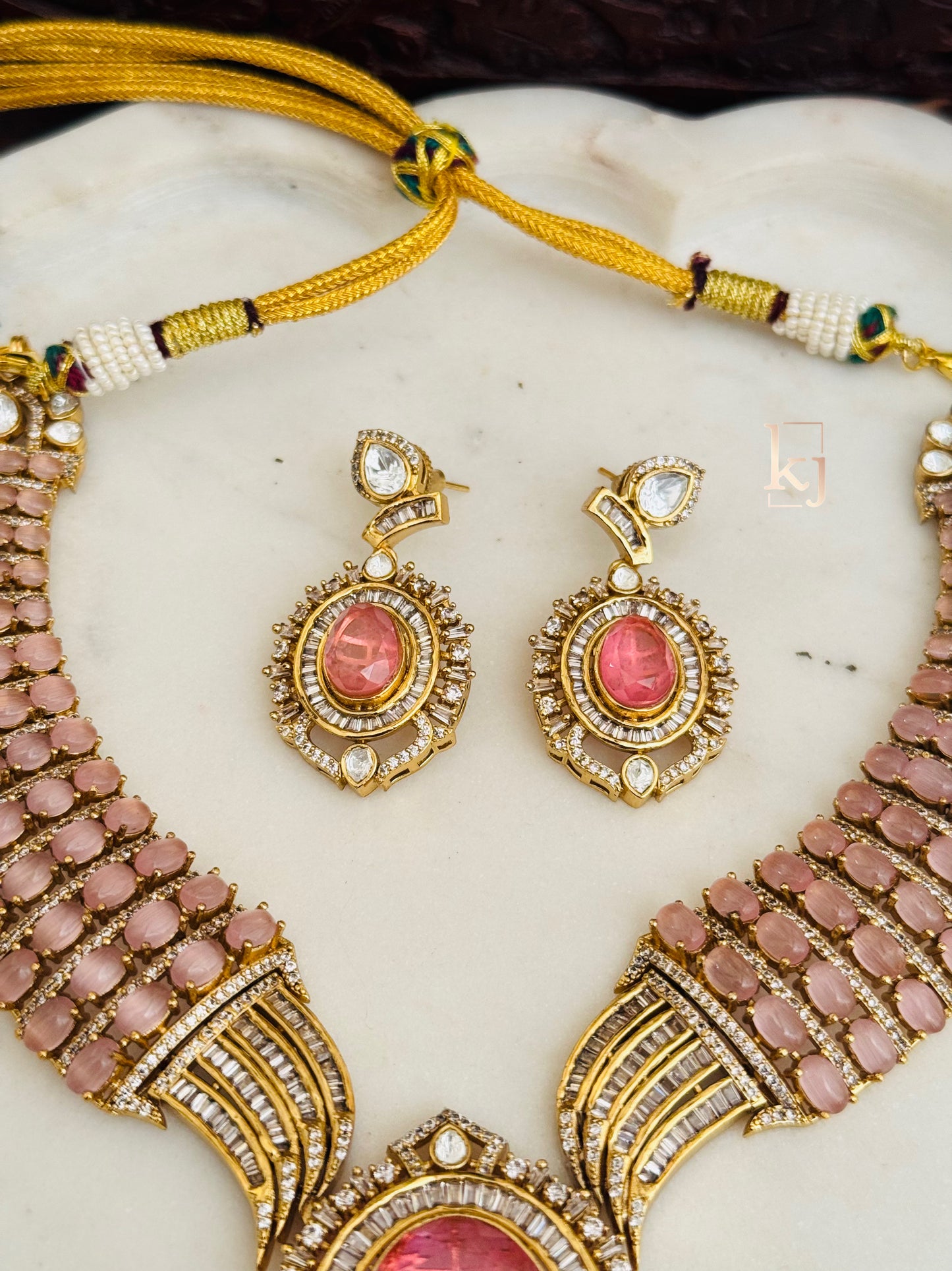 Shevin necklace set