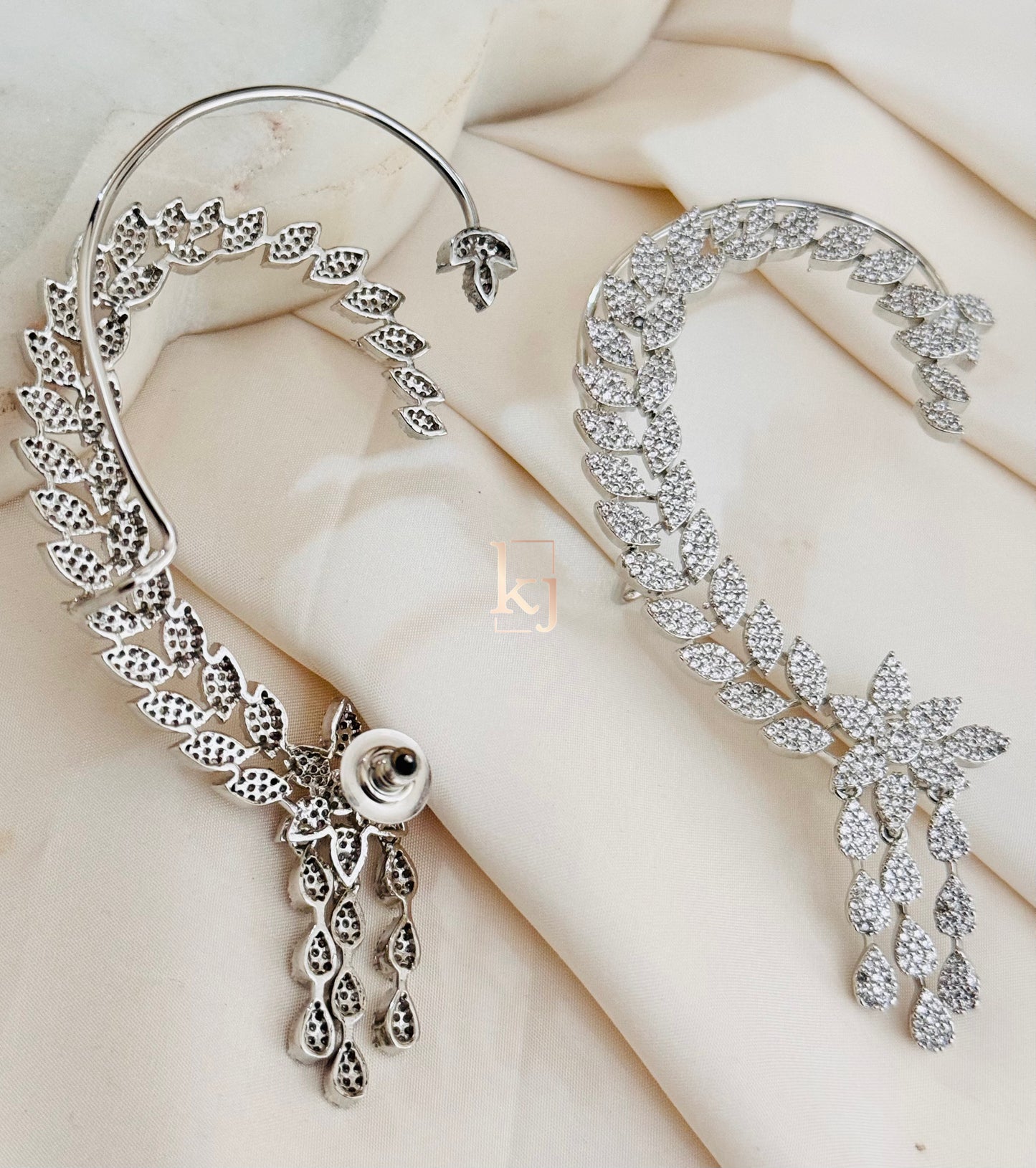 Noa earcuff earrings