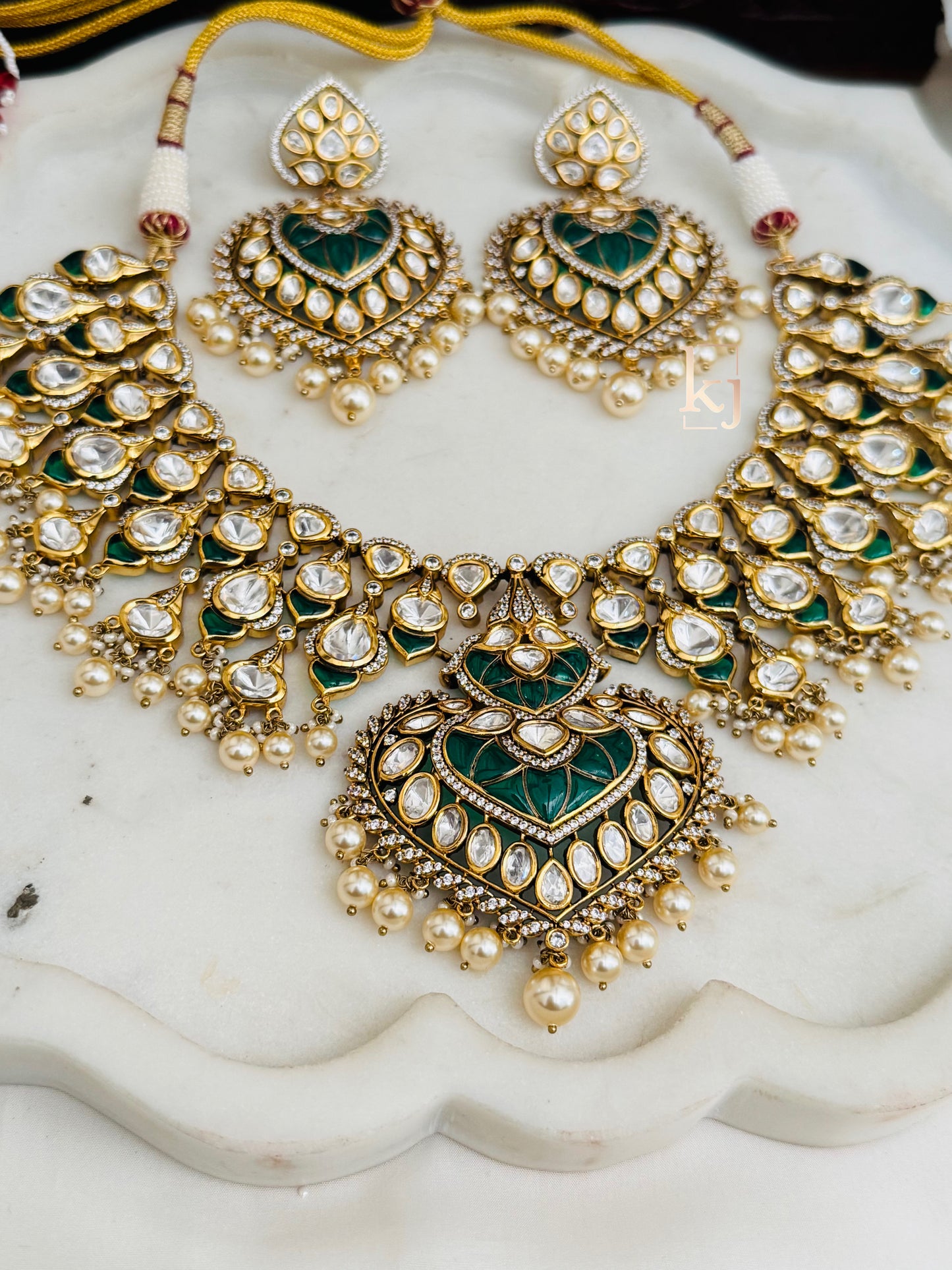 Reign necklace set