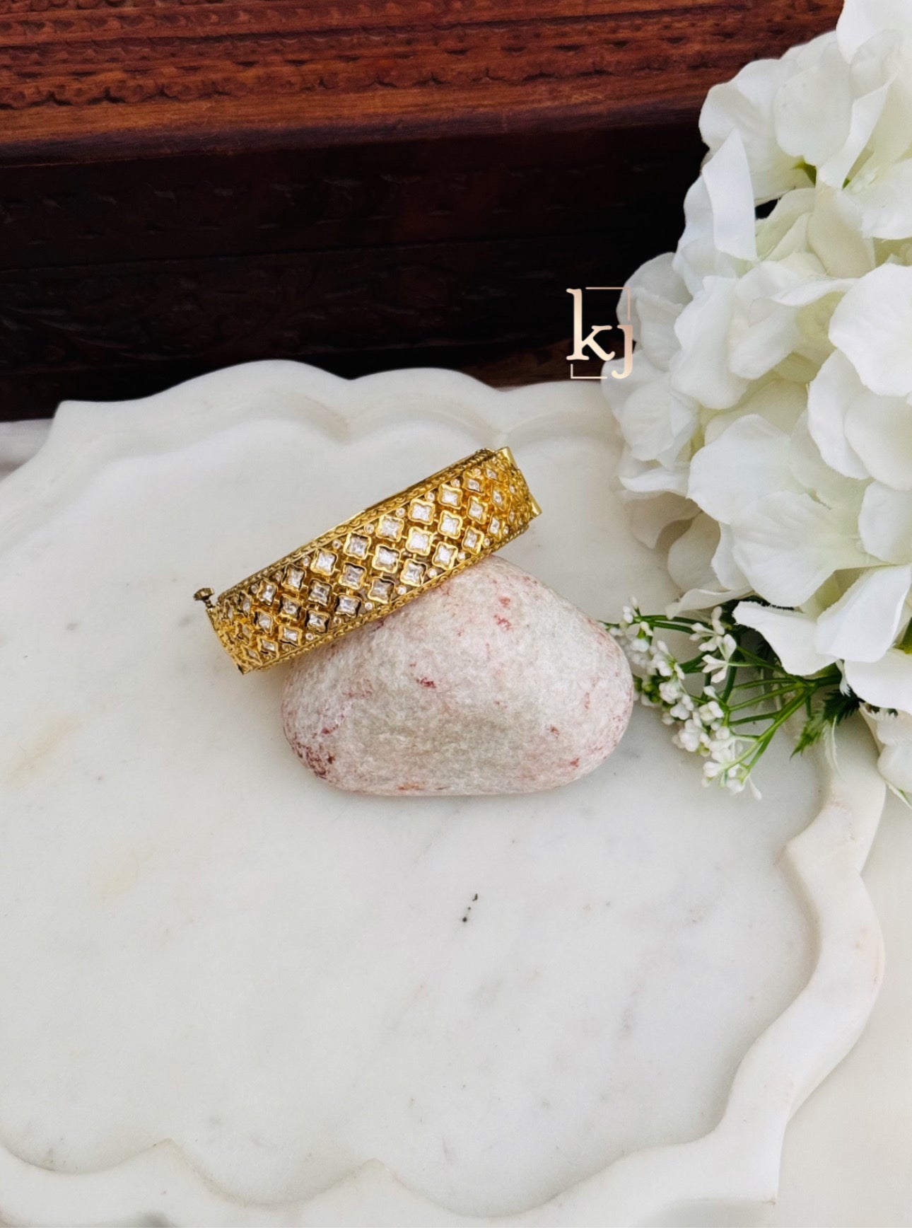 Ashen Bangle single kada