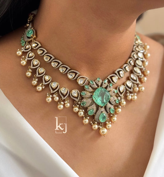 Cesetle necklace set