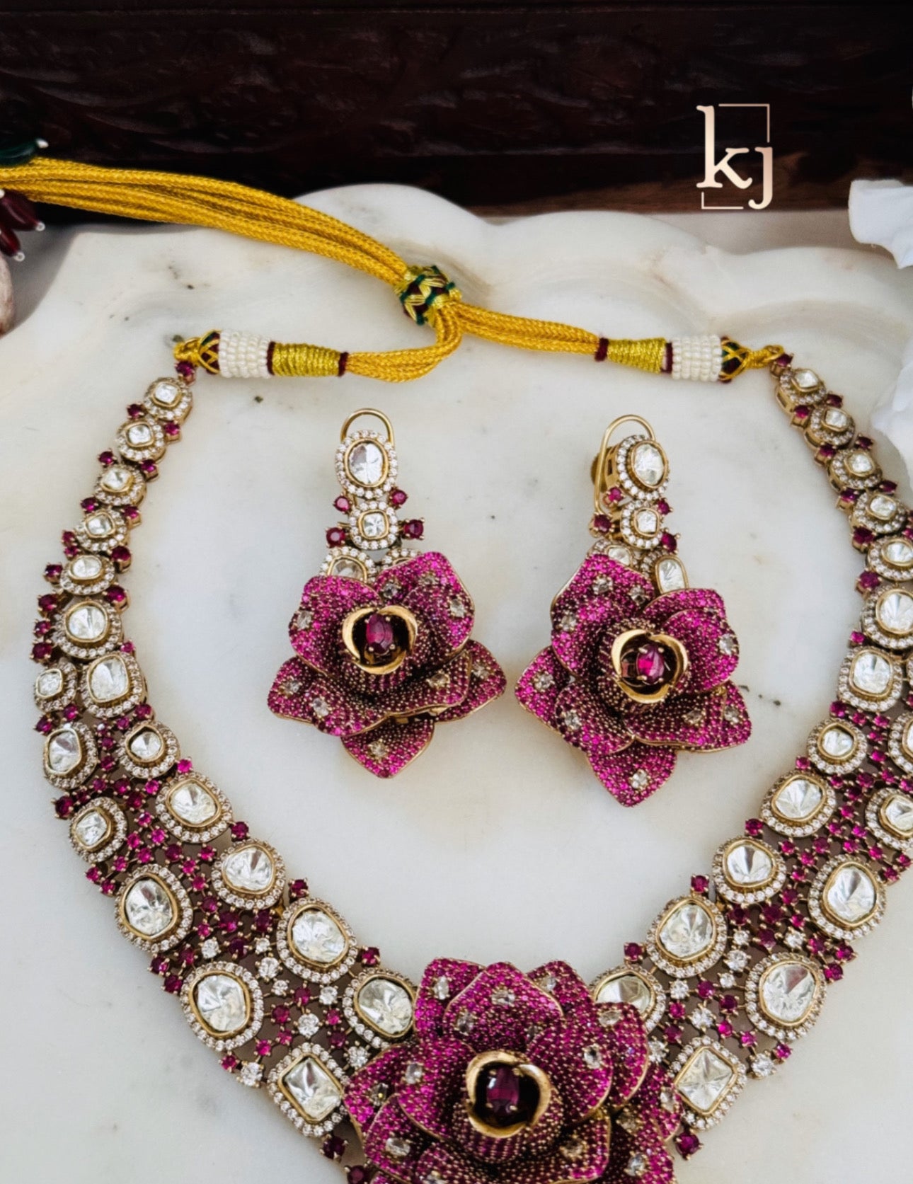 Roselia necklace set