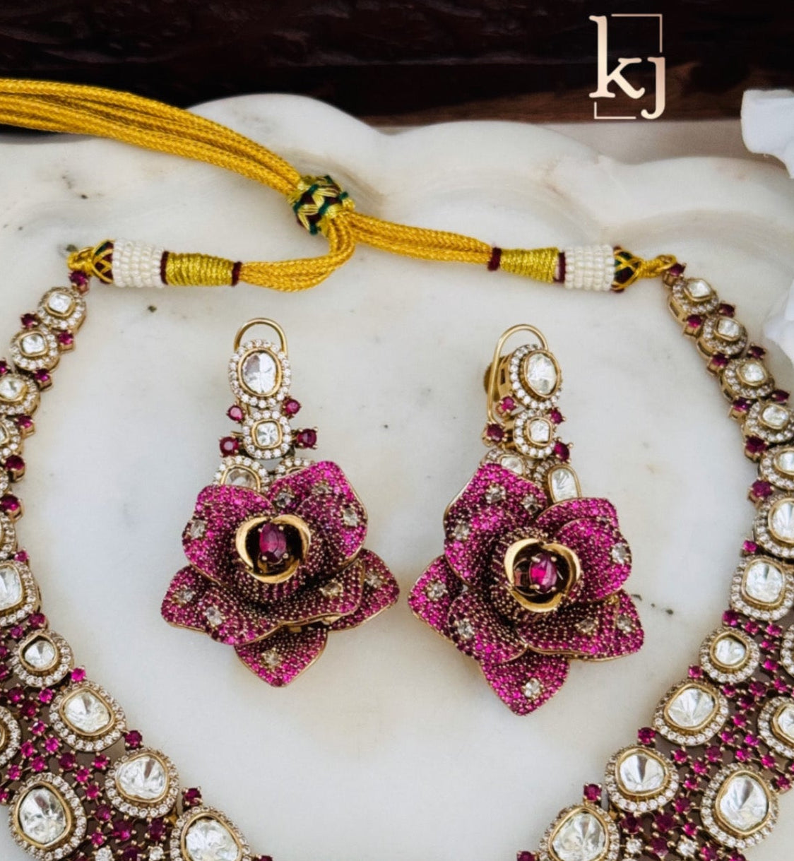 Roselia necklace set
