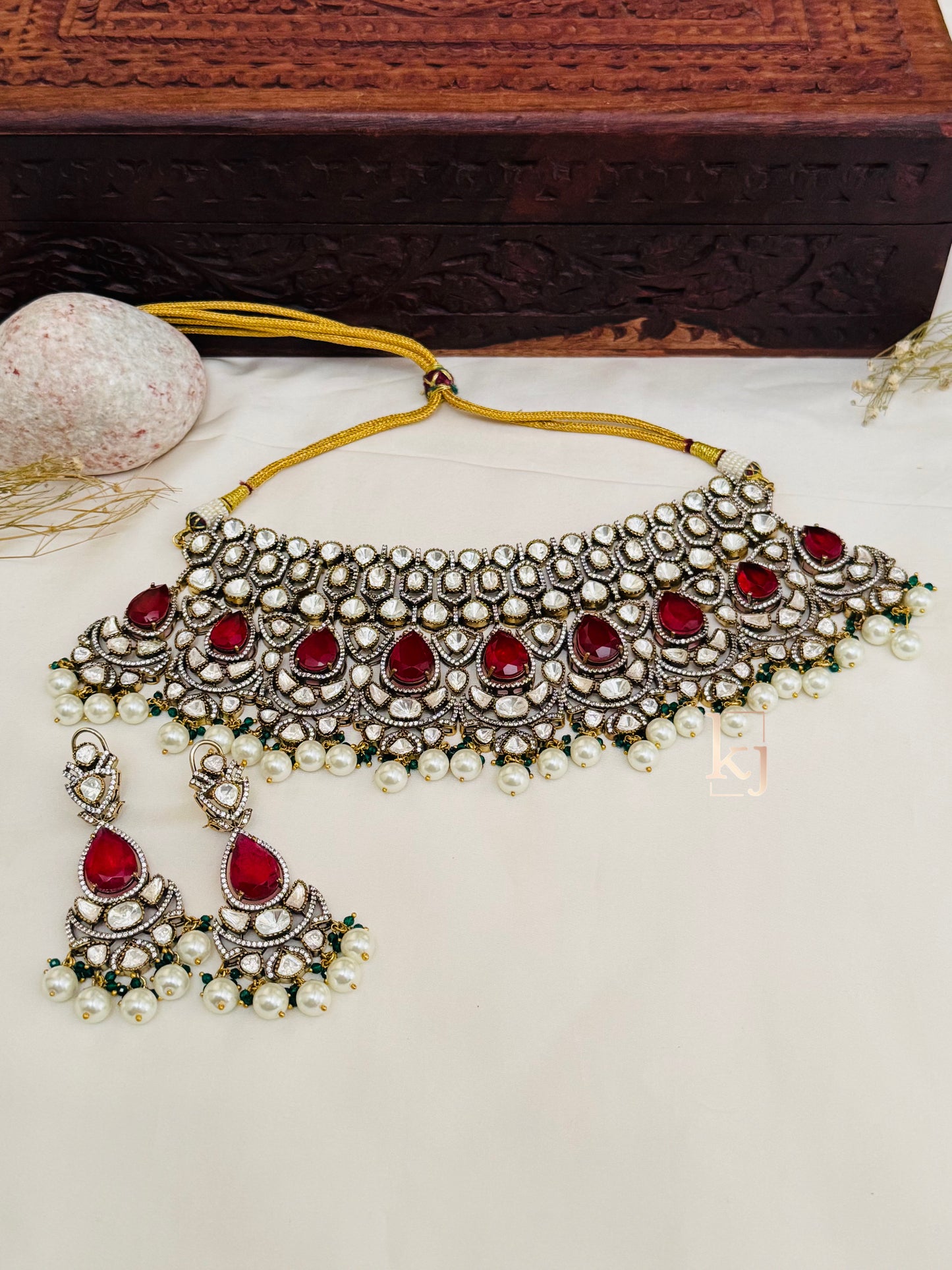 Belle choker set