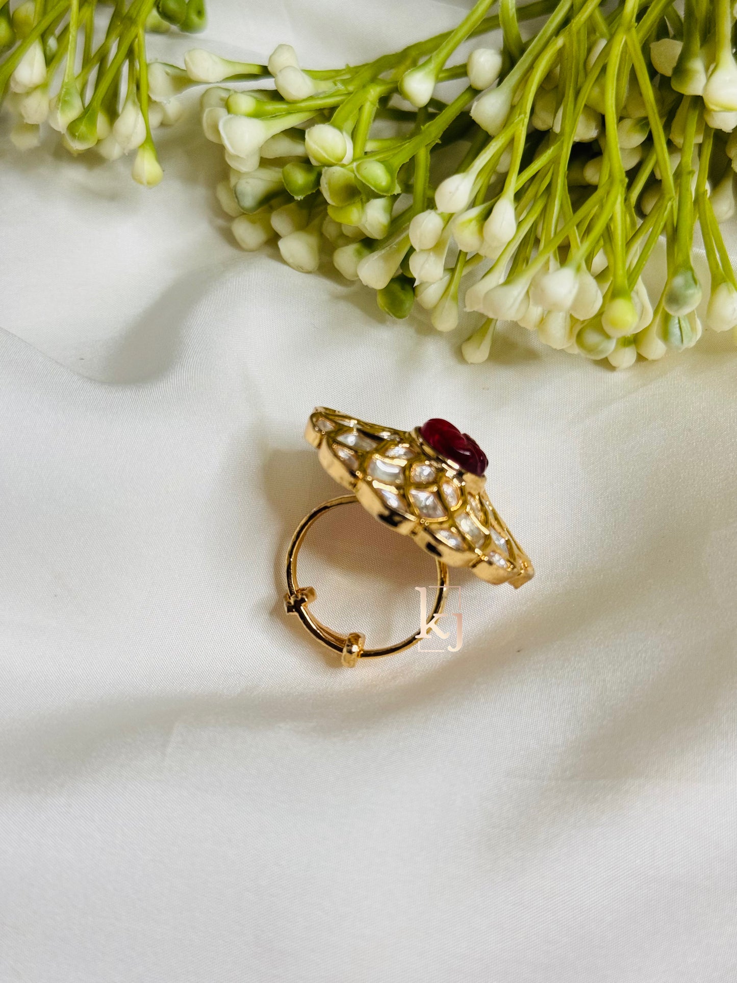 Nuira ring