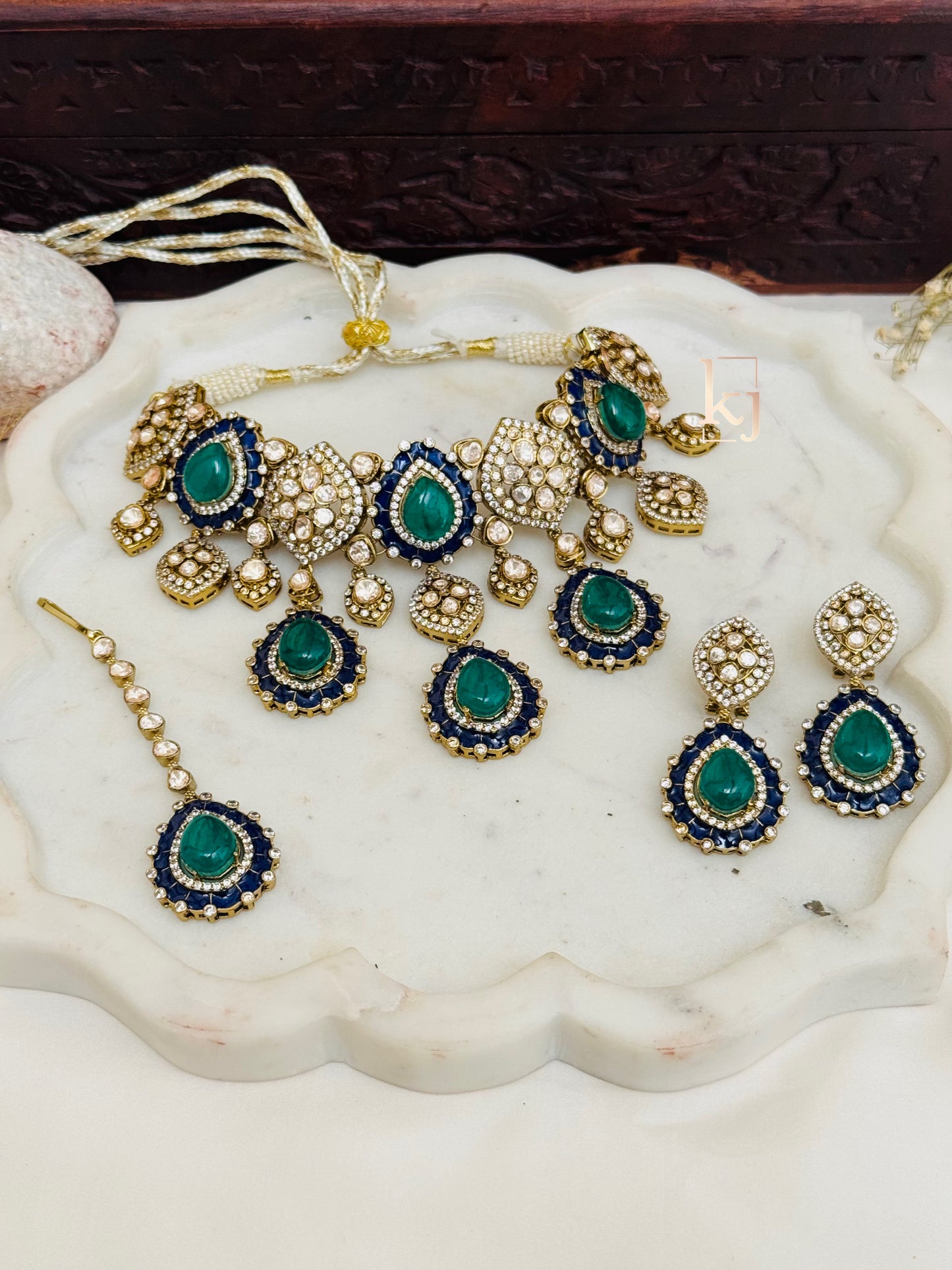 Posy choker set