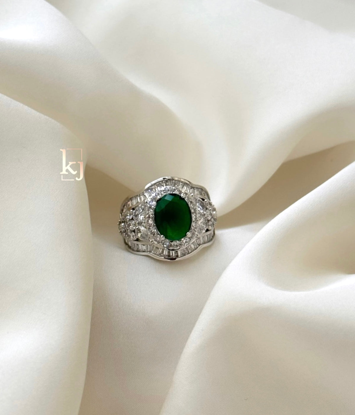 Diona ring
