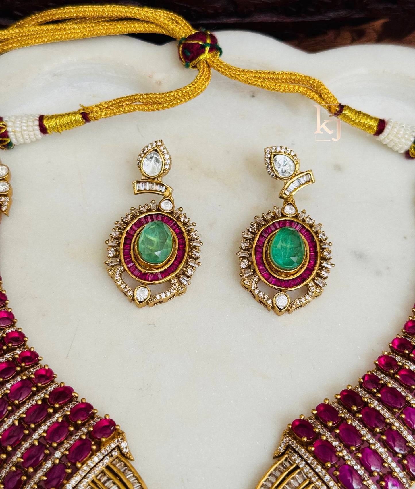 Shevin necklace set