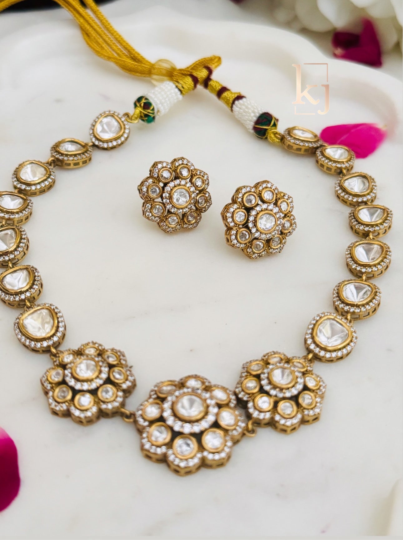 Daisy Choker set
