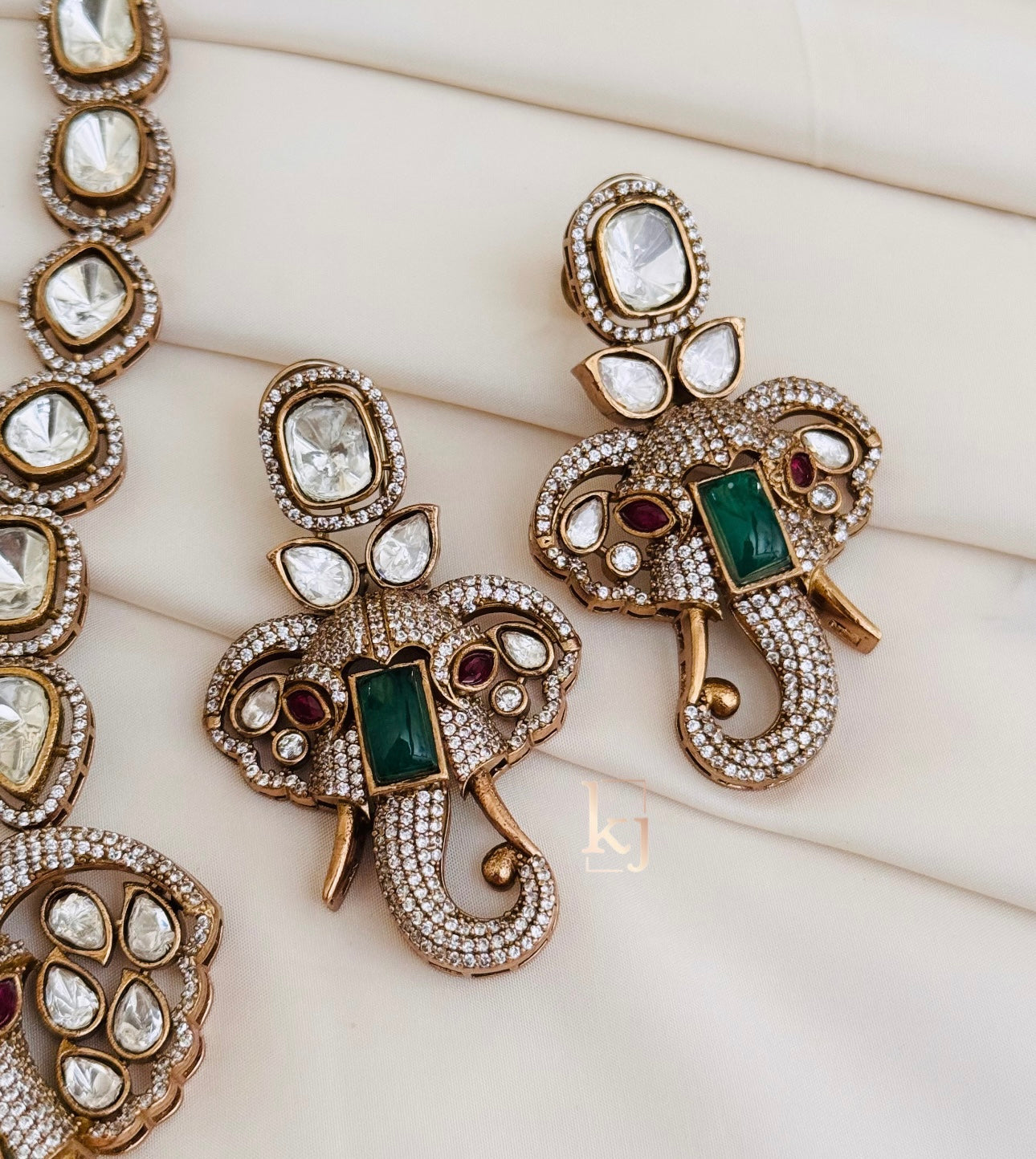 Tirasa necklace set