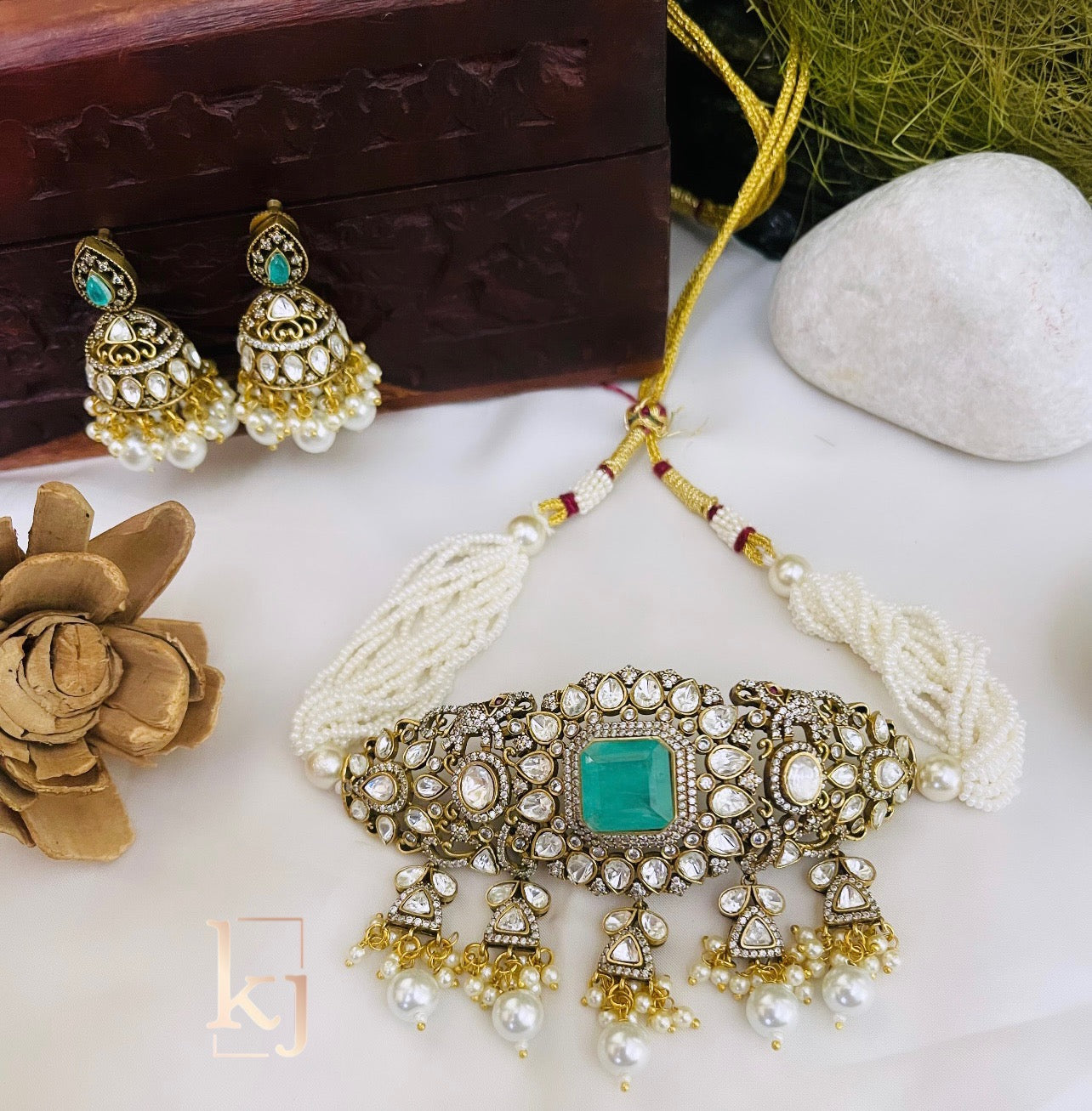 Amaira choker set