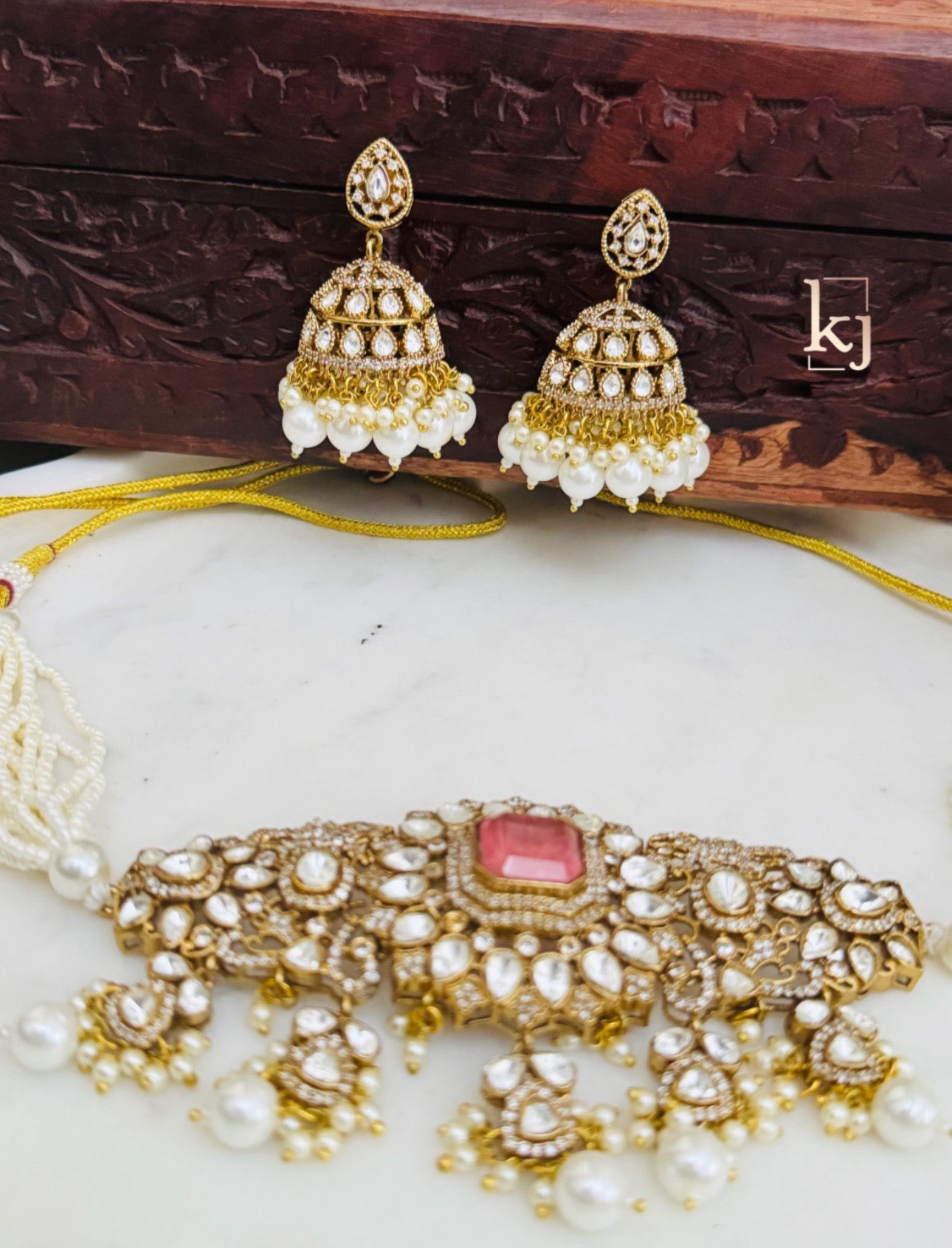 Amaira Choker set