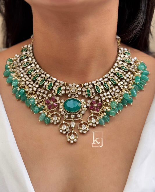 Eyun necklace set