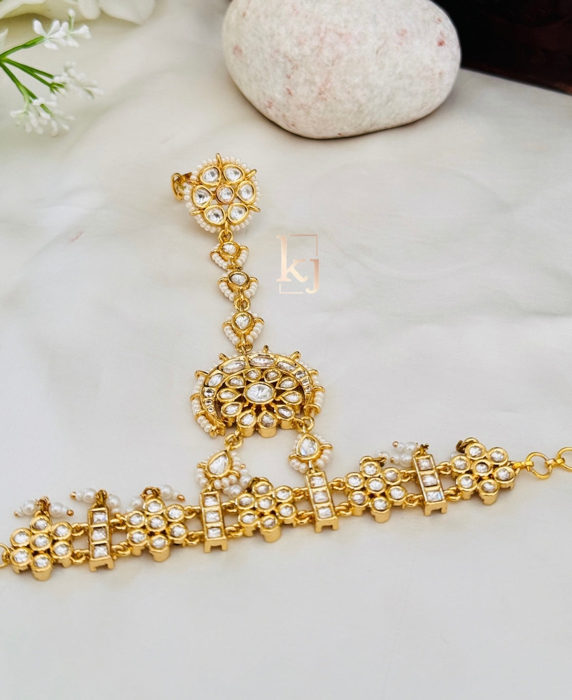 Isha hathphool single