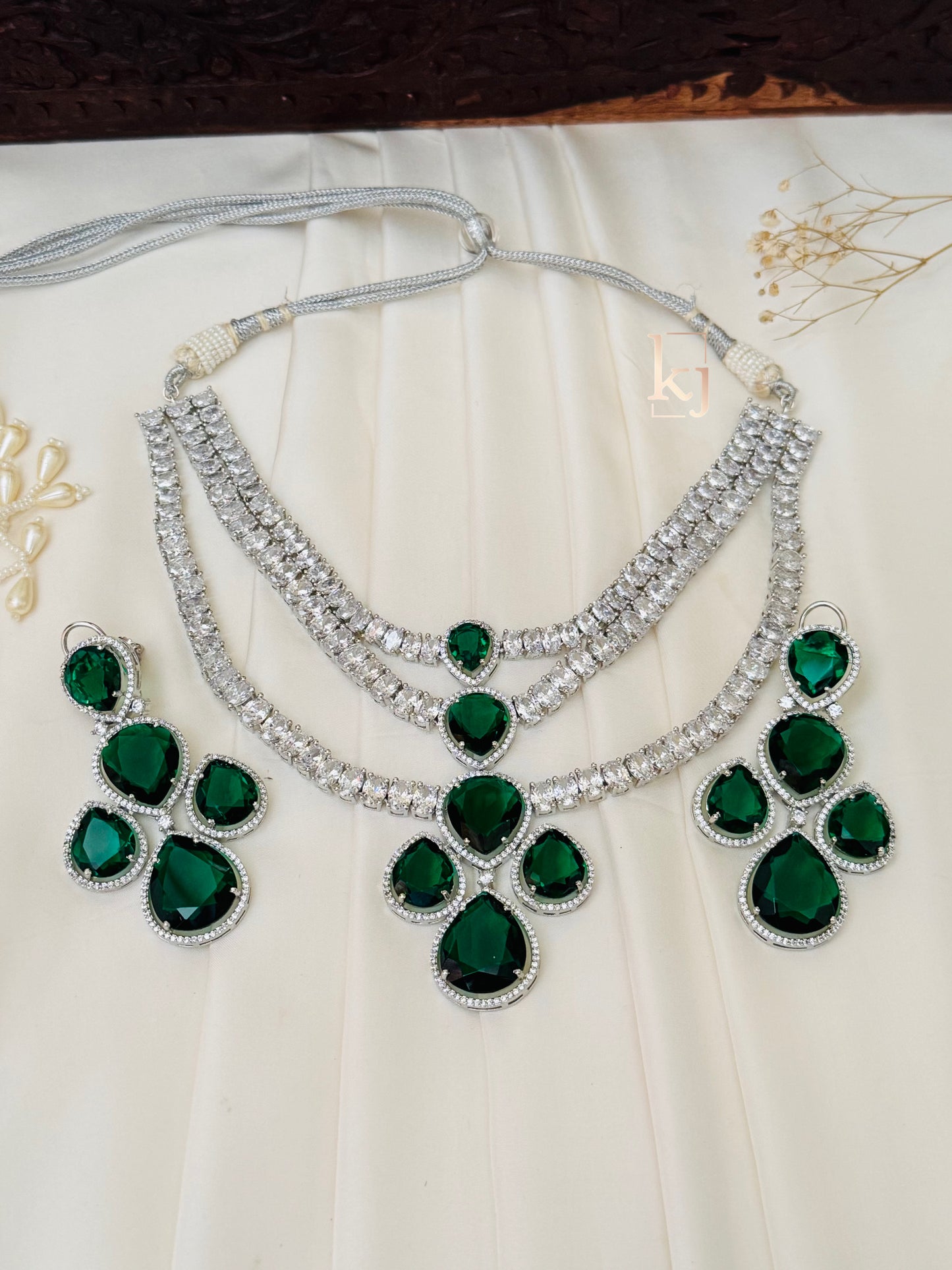 Aaina necklace set