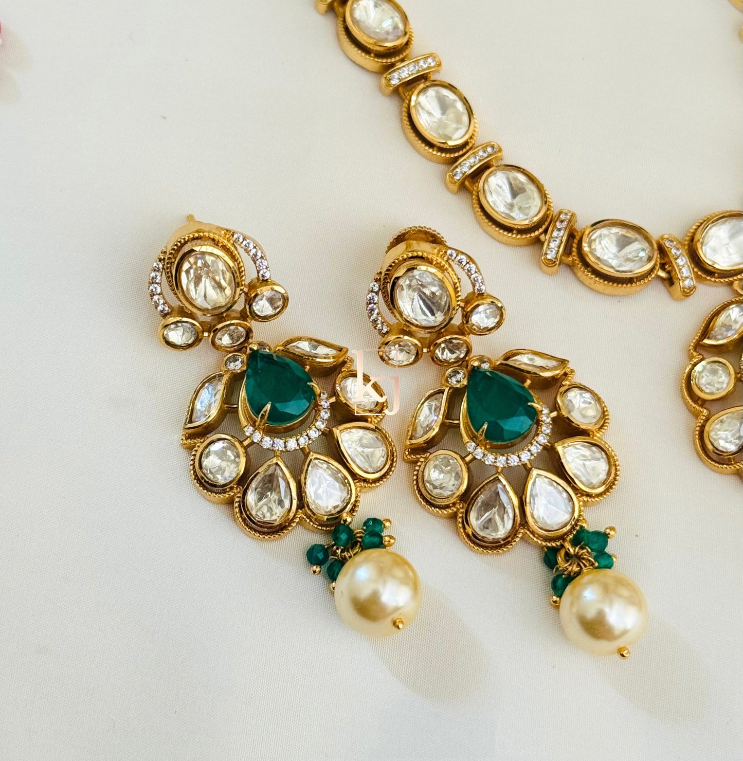 Kevi necklace set