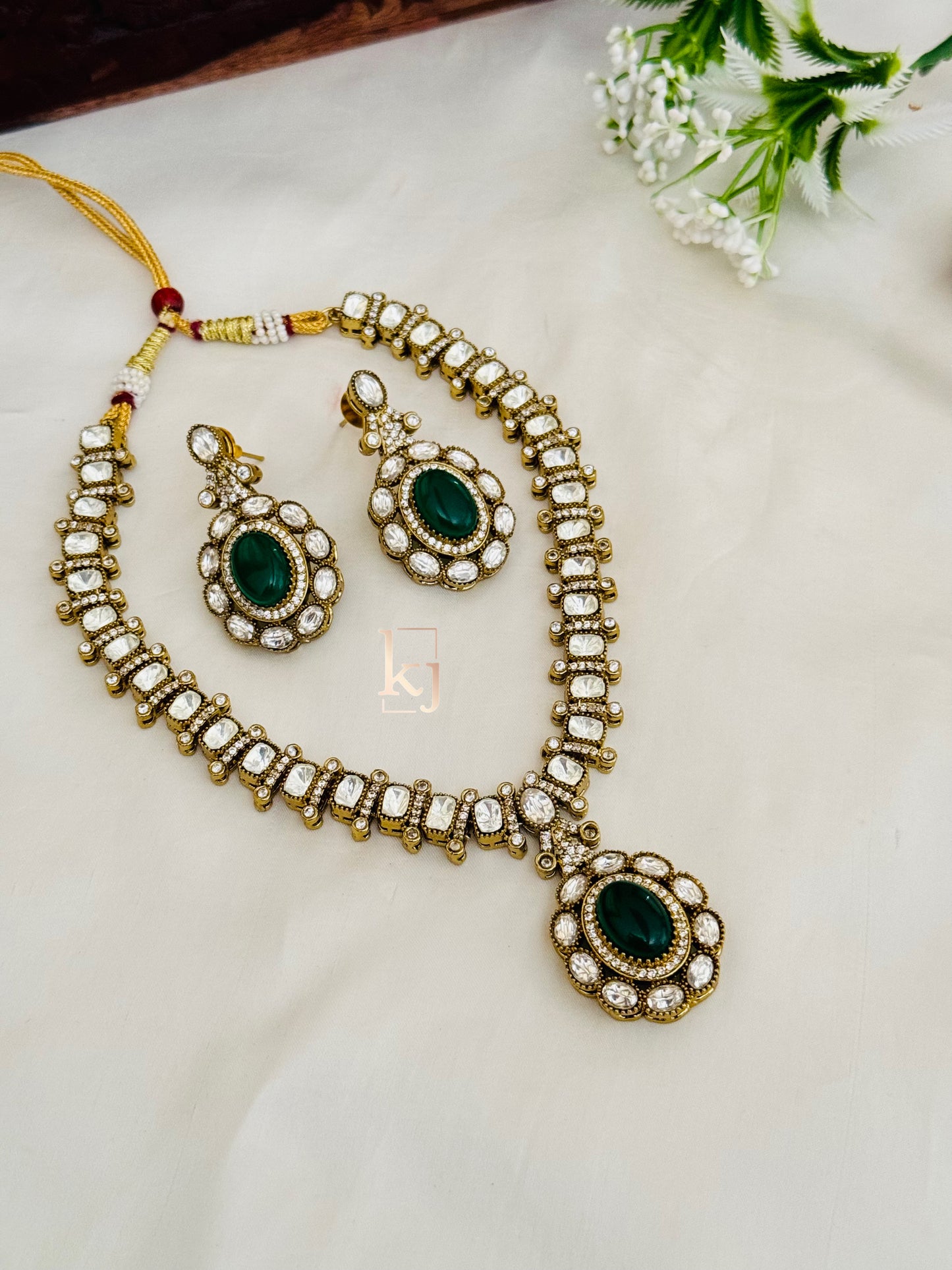 Eira necklace set