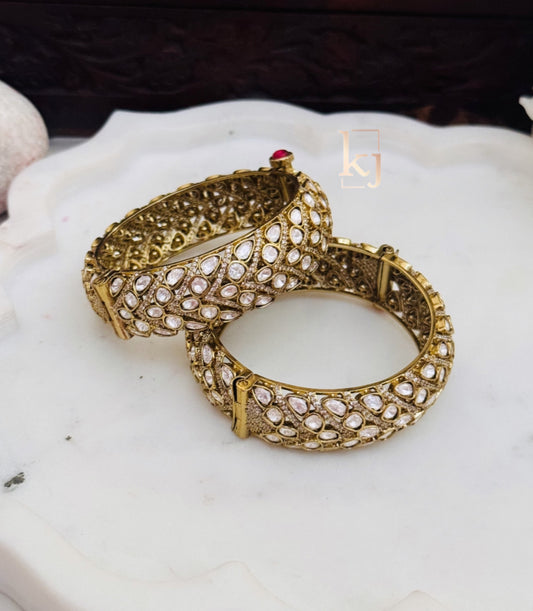 Cris bangles set