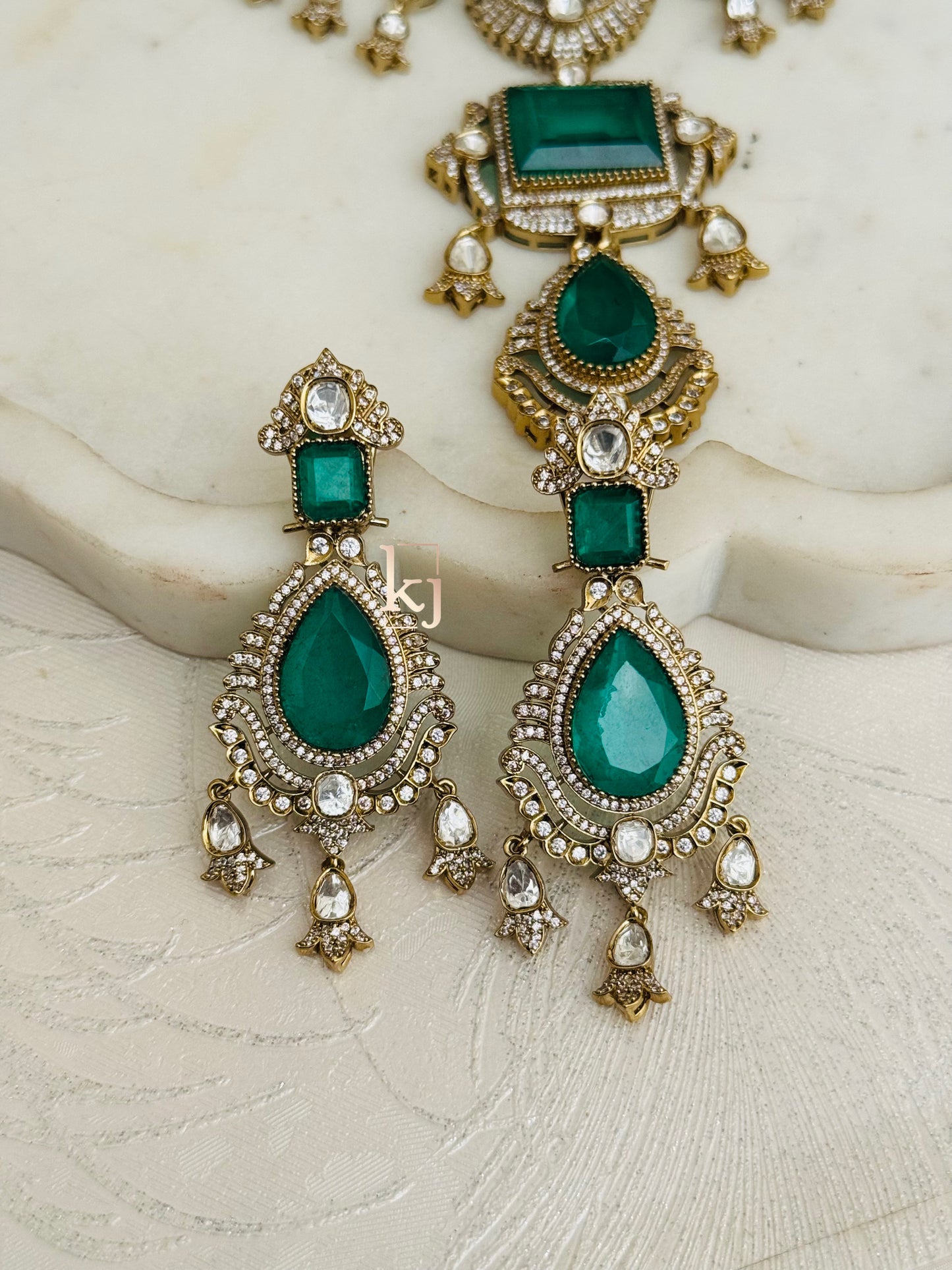 Wisteria necklace set