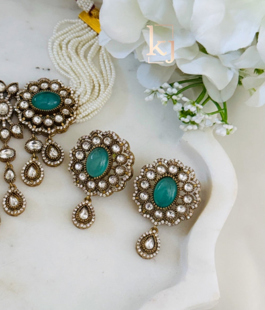 Aston choker set