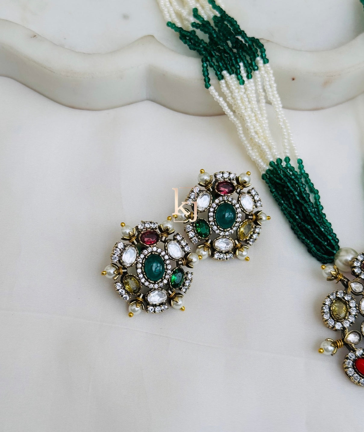 Gertrude pendant set