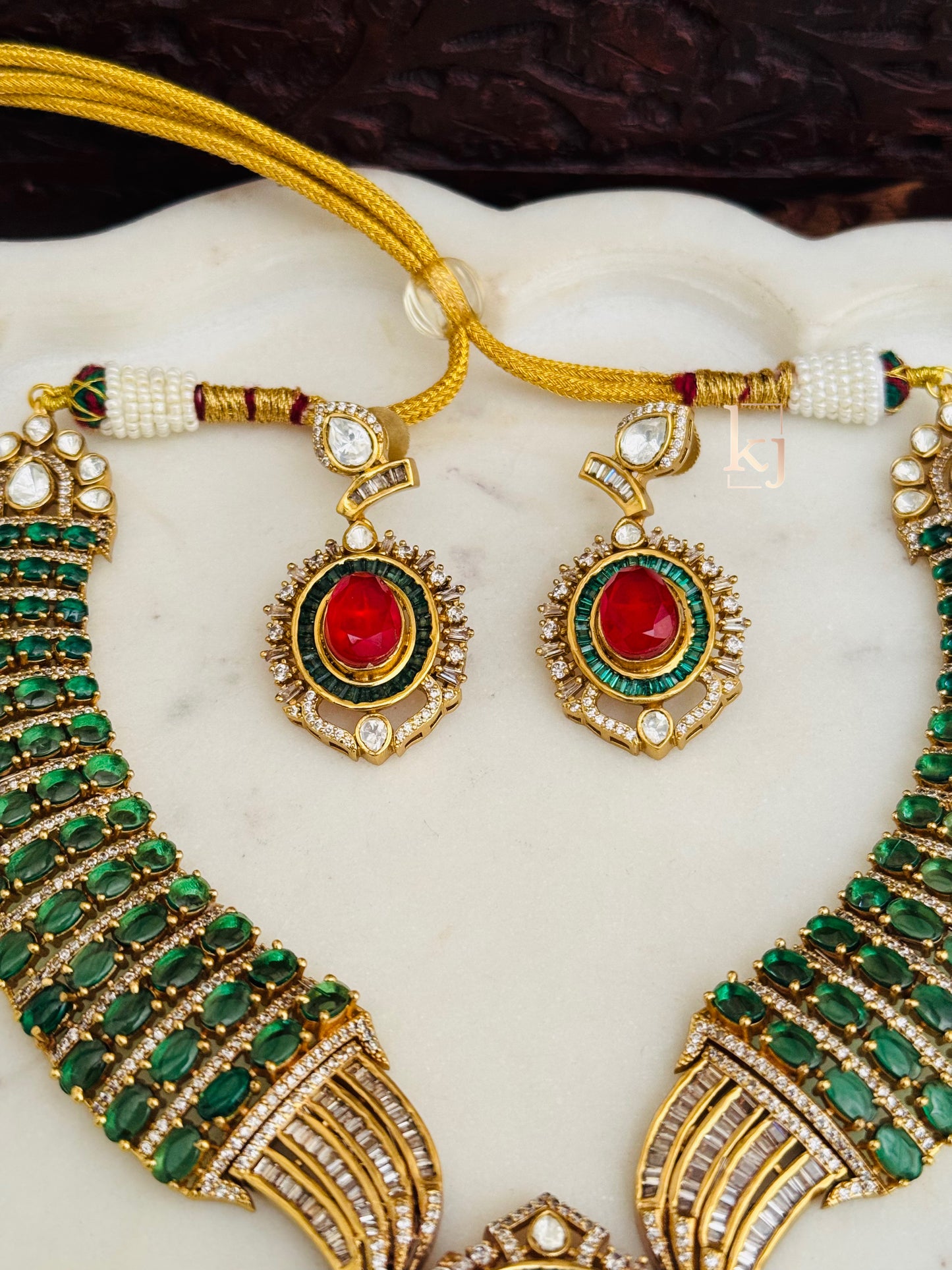 Shevin necklace set