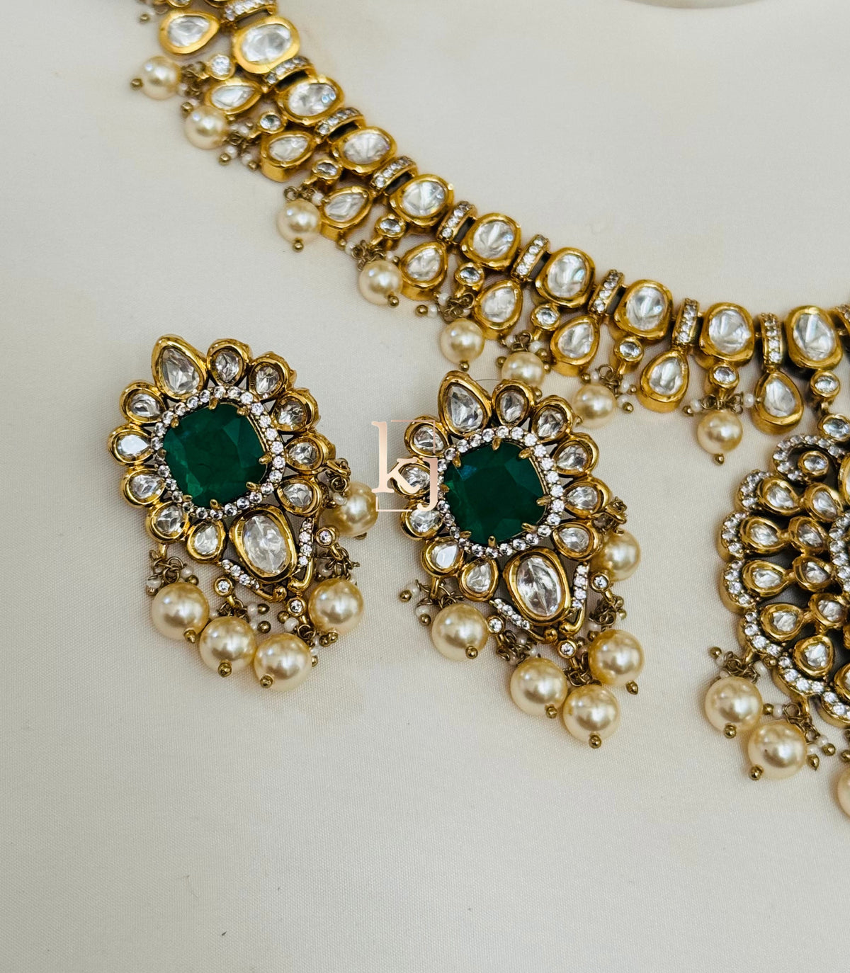 Hrida necklace set