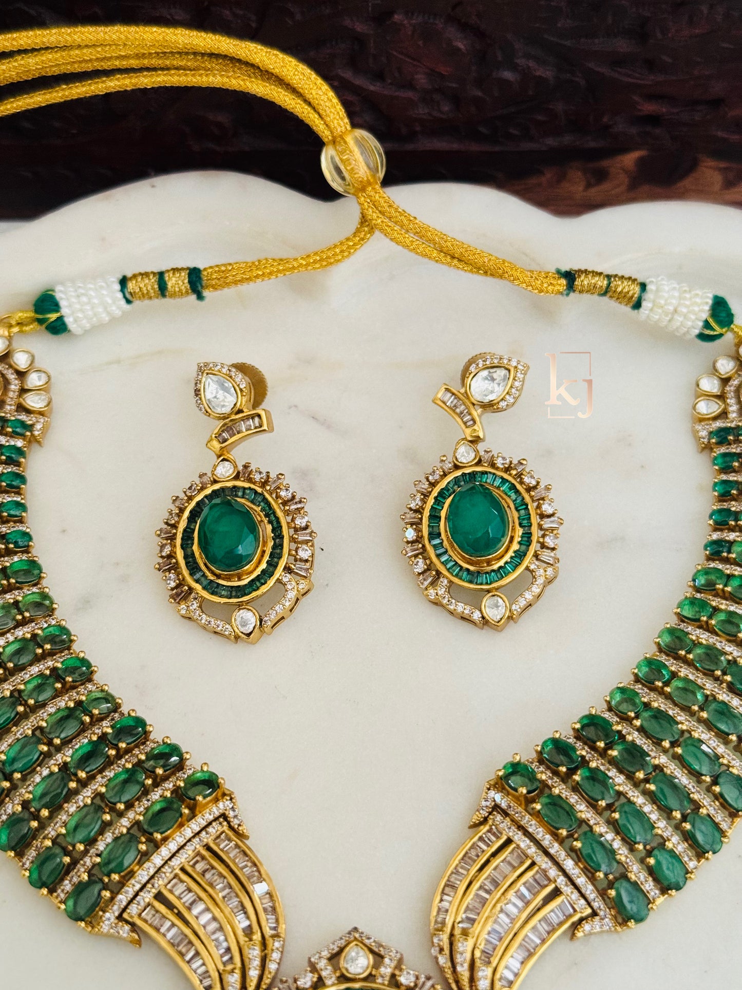Shevin necklace set