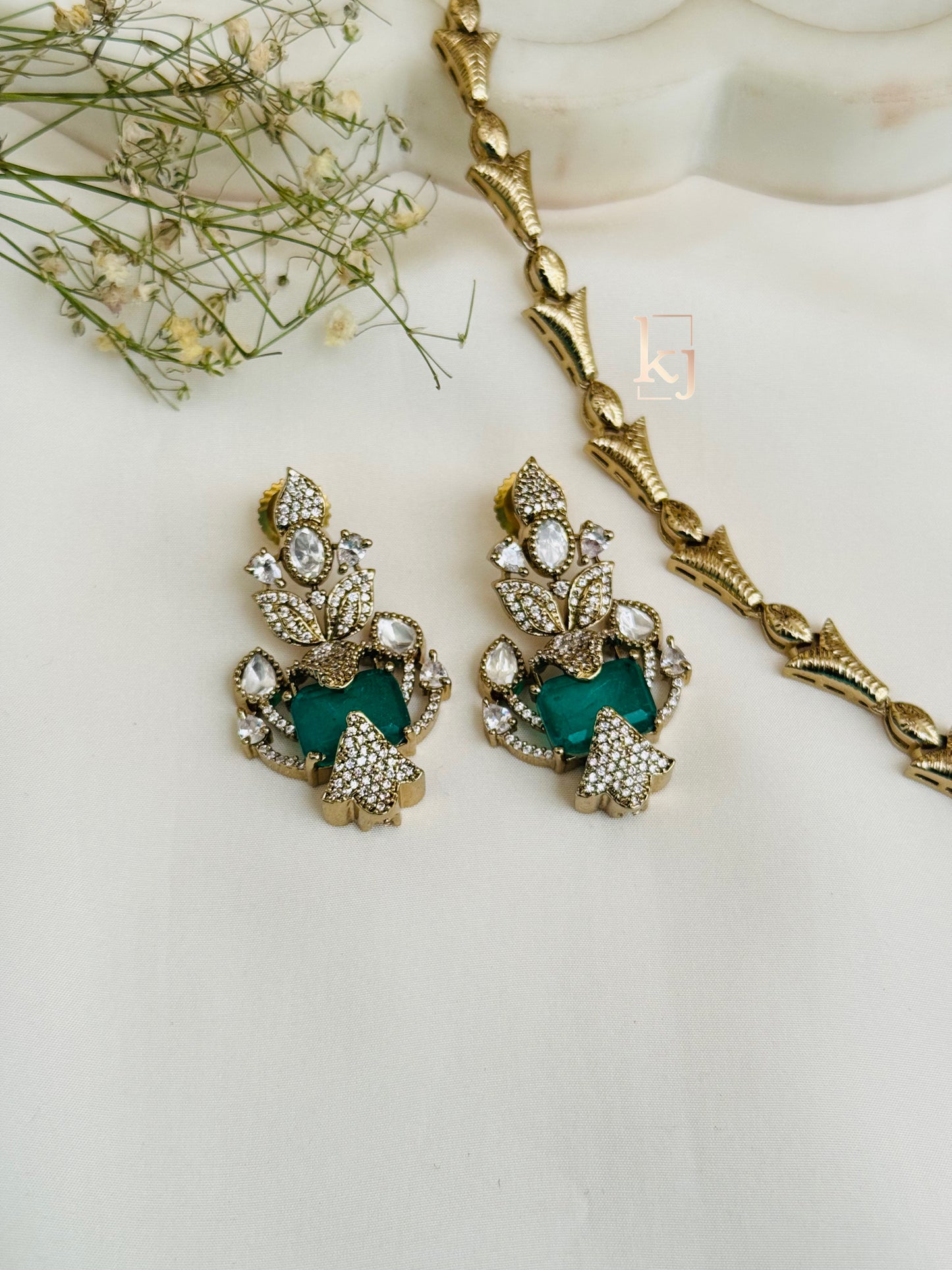 Royce pendant set