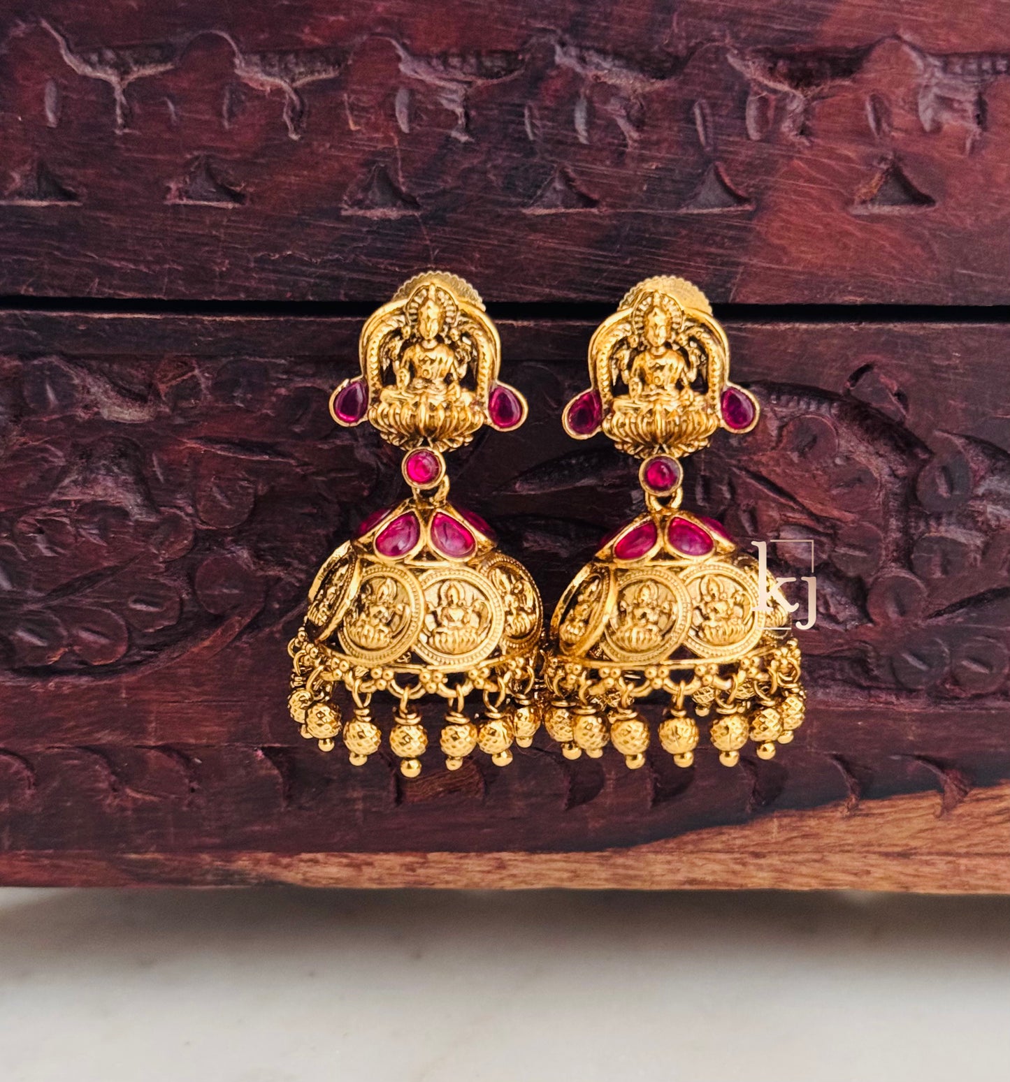 Nirvi necklace set