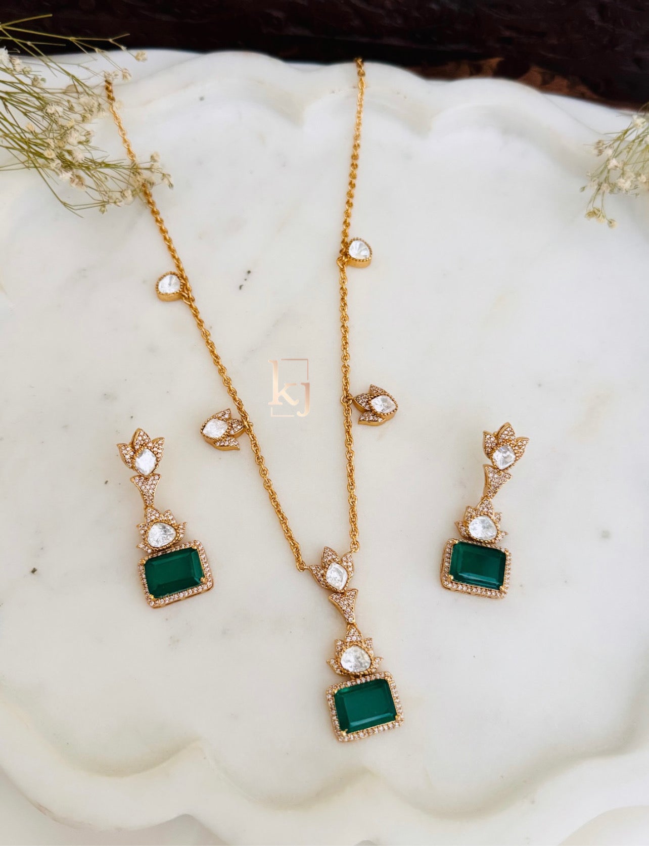 Emery elegant set
