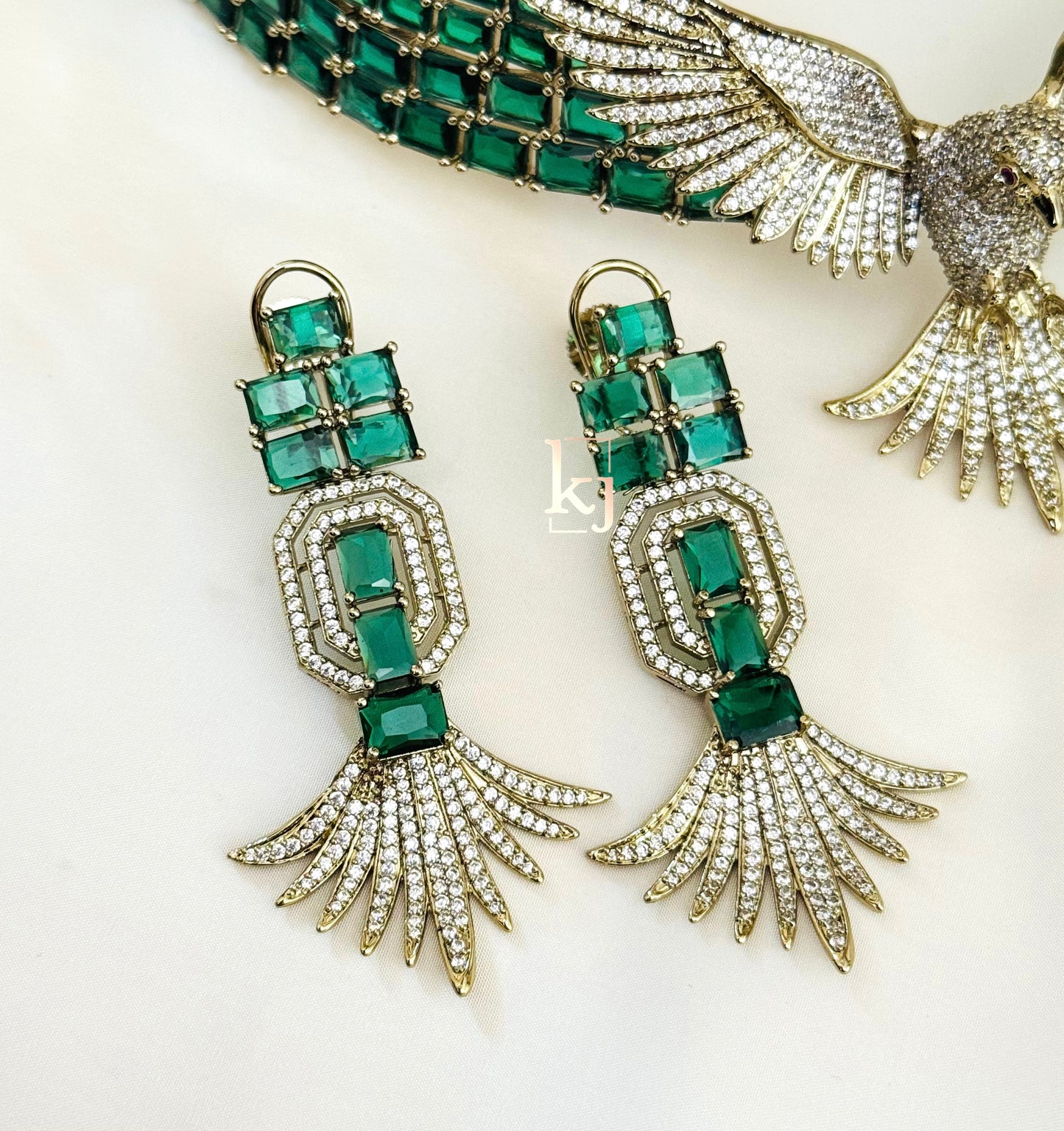 Eagle choker set