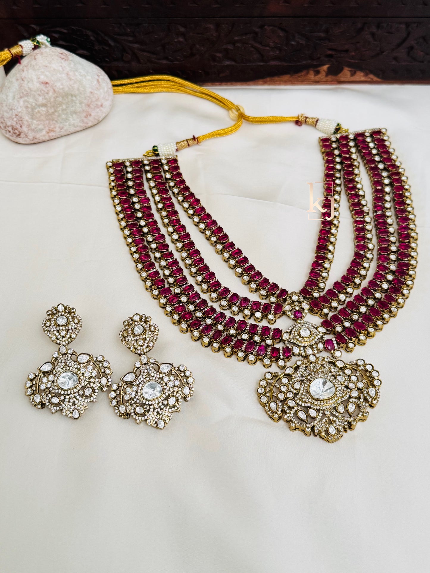 Shrija necklace set