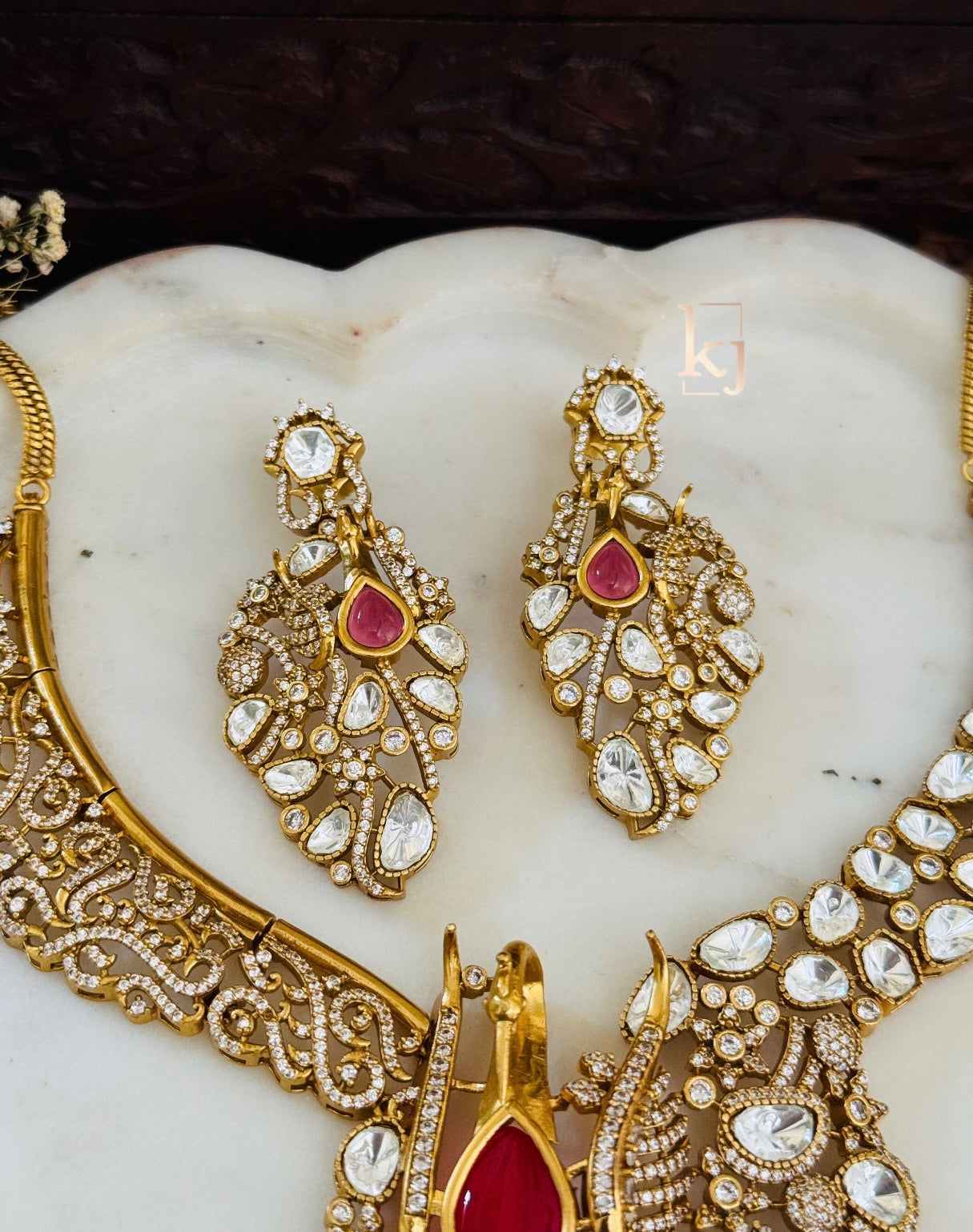 Saige necklace set