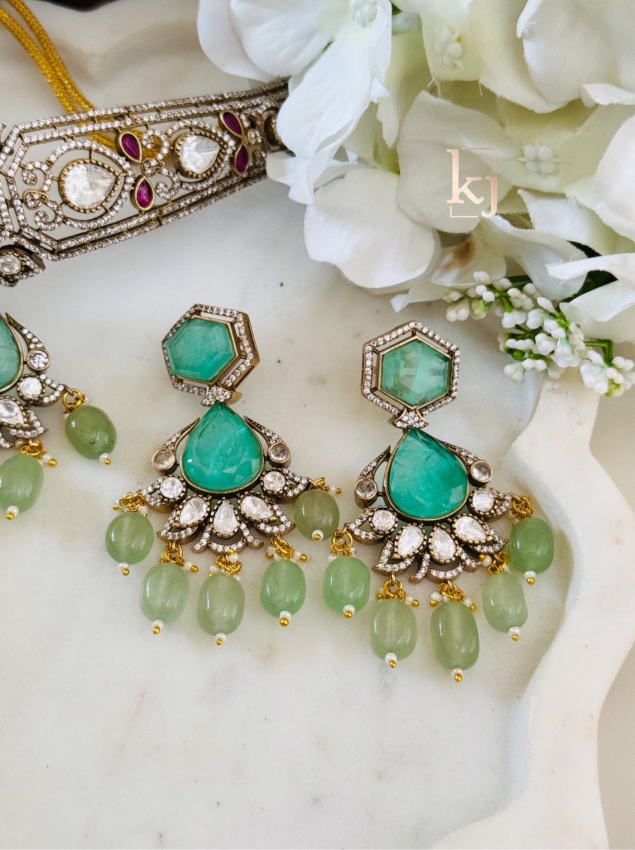Miara choker set
